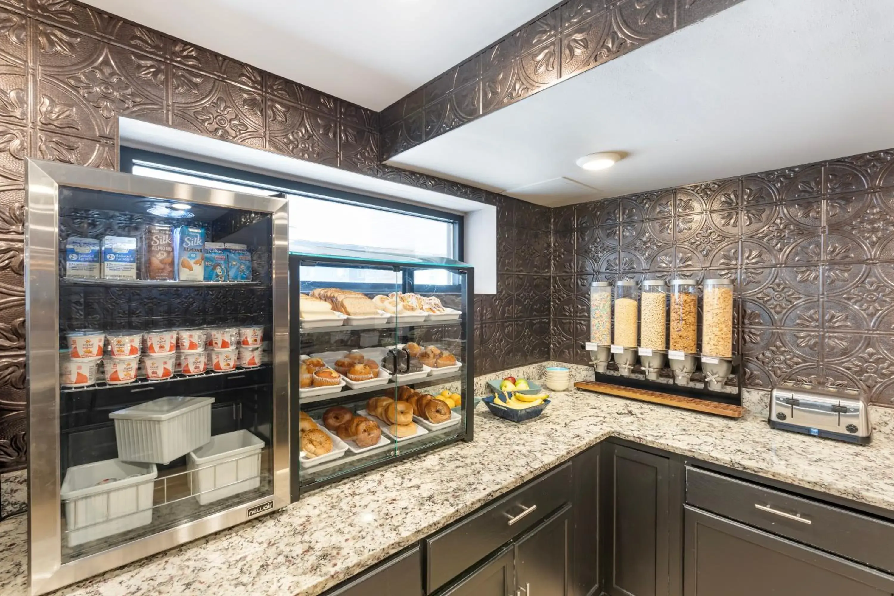 Breakfast in Best Western Plus Milwaukee West Breakfast in Best Western Plus Milwaukee West