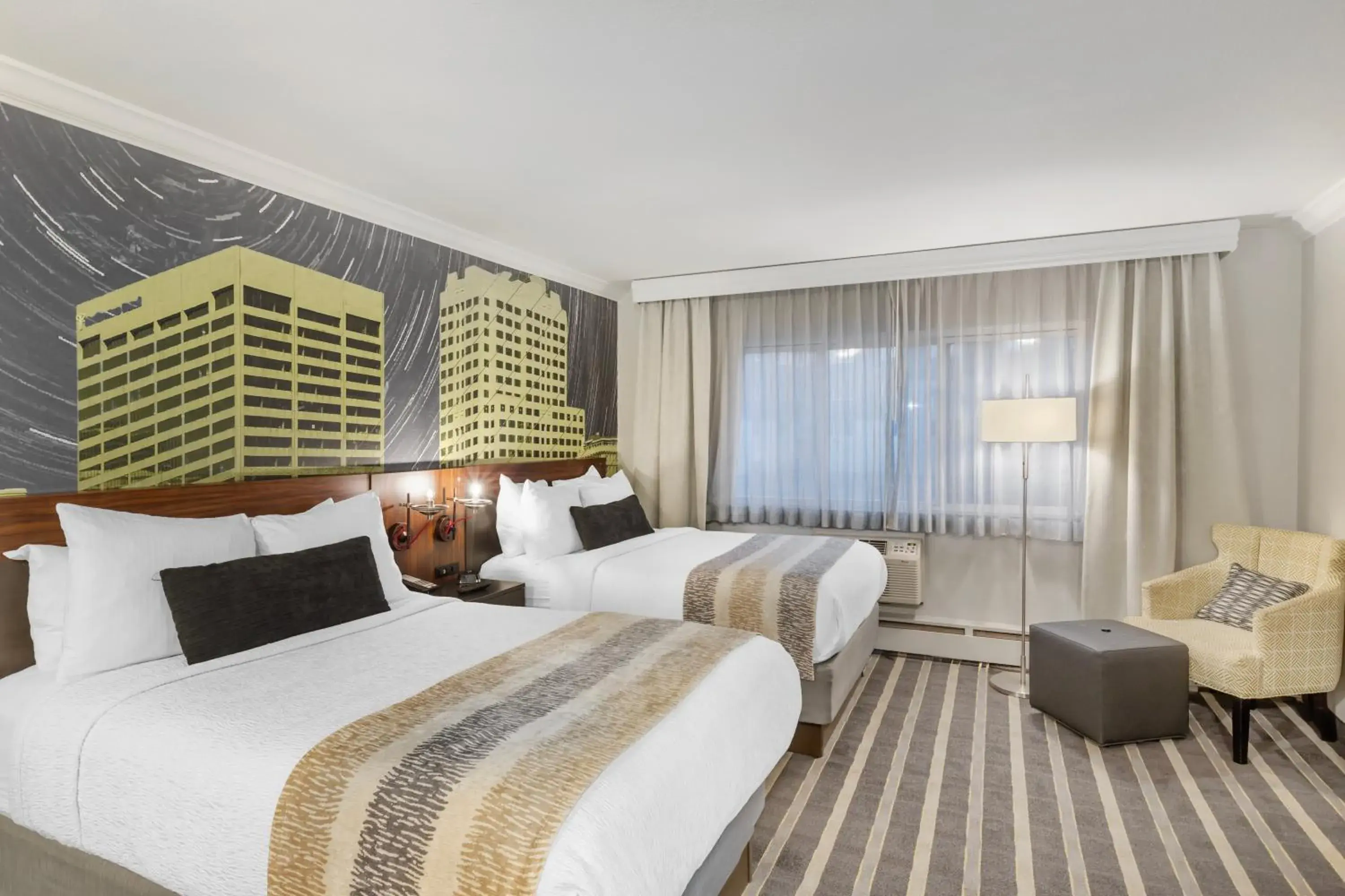 Bed in Best Western Plus Milwaukee West Bed in Best Western Plus Milwaukee West