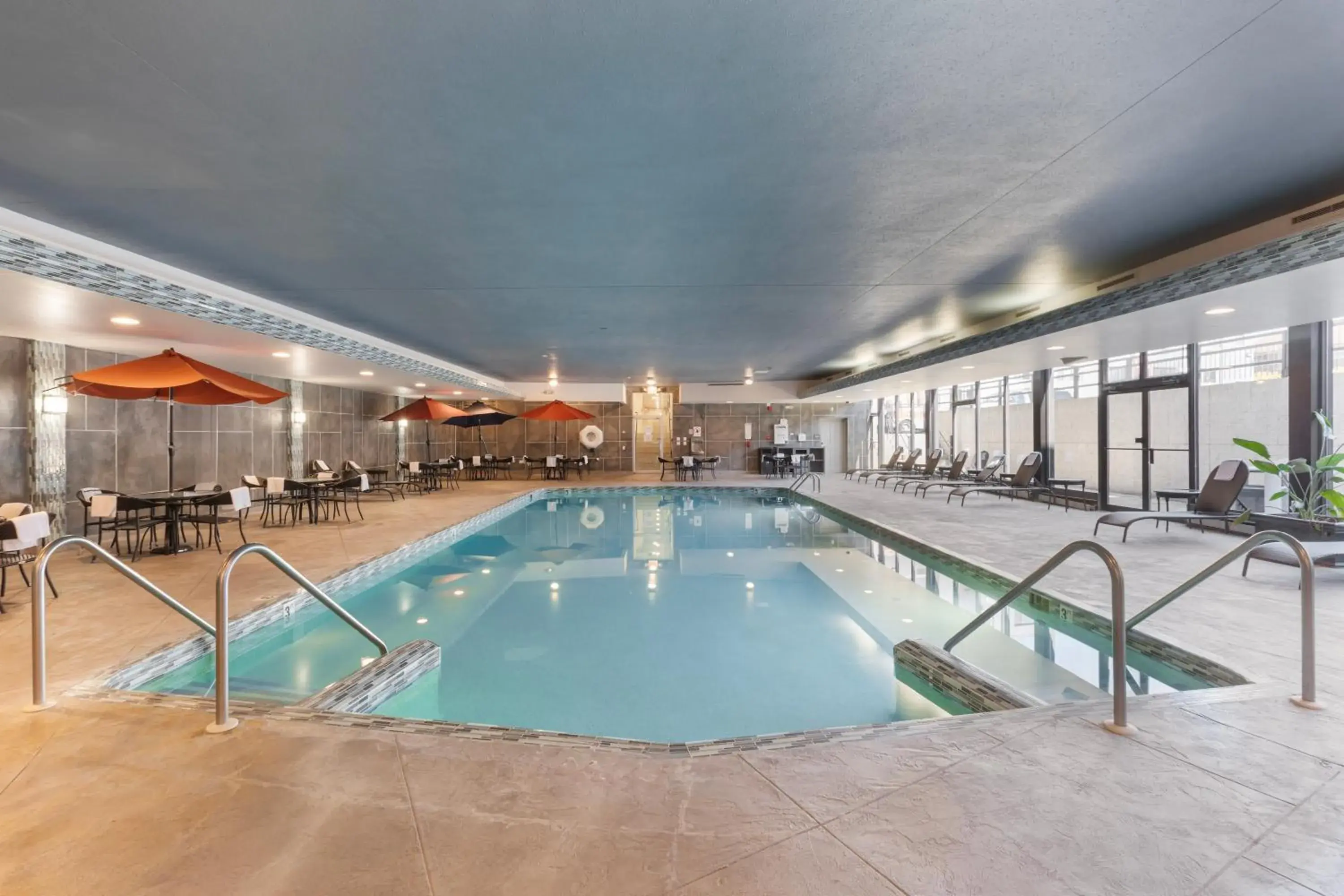 Pool view in Best Western Plus Milwaukee West Pool view in Best Western Plus Milwaukee West