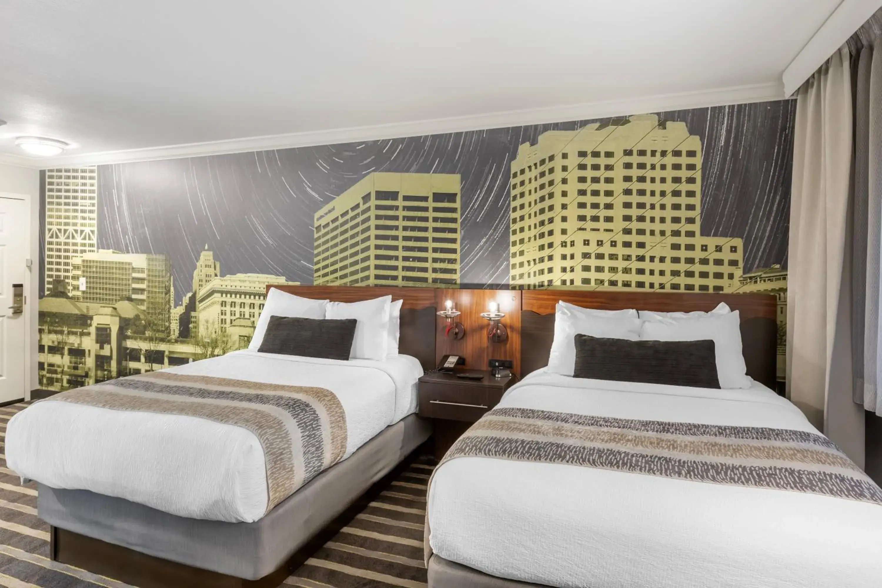 Bed in Best Western Plus Milwaukee West Bed in Best Western Plus Milwaukee West