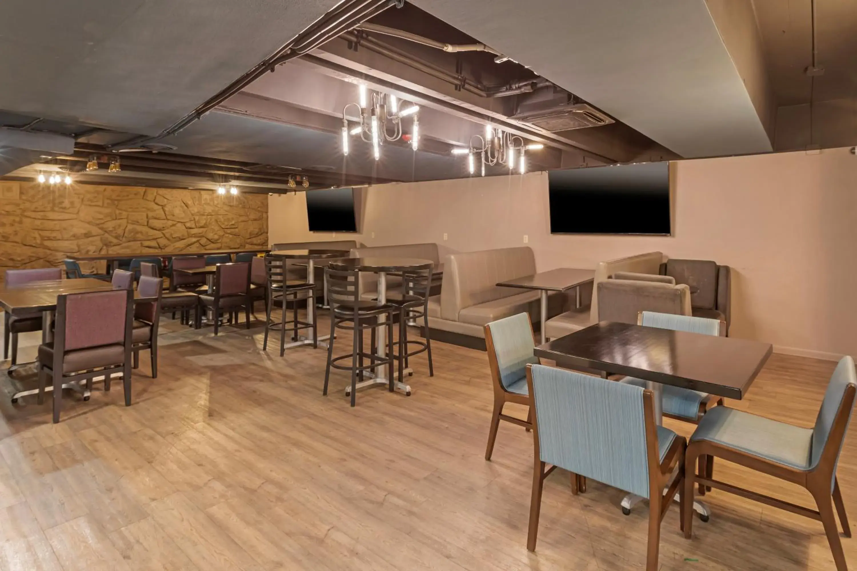 Restaurant/places to eat in Best Western Plus Milwaukee West Restaurant/places to eat in Best Western Plus Milwaukee West