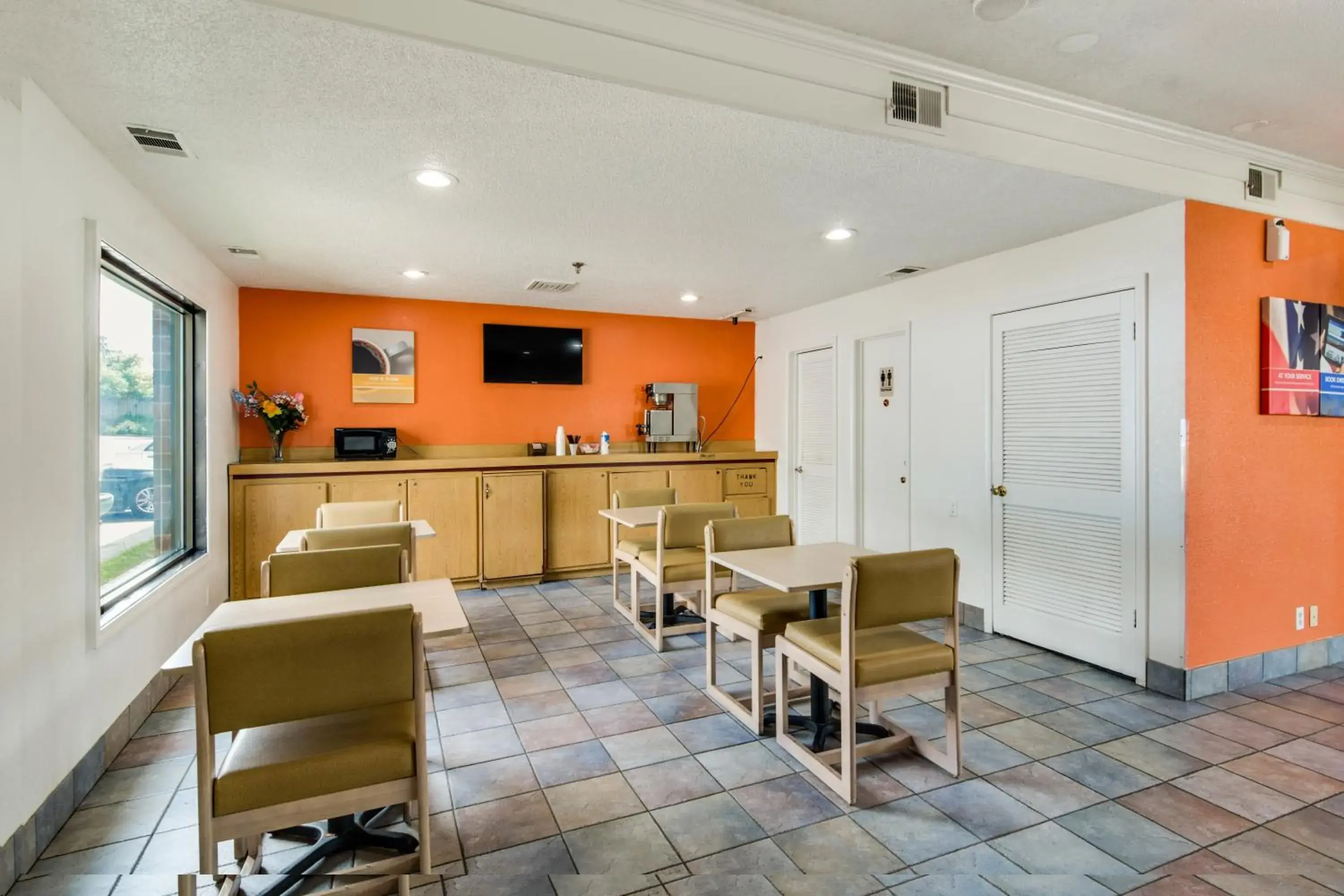 Lobby or reception in Motel 6-Waukegan, IL Lobby or reception in Motel 6-Waukegan, IL