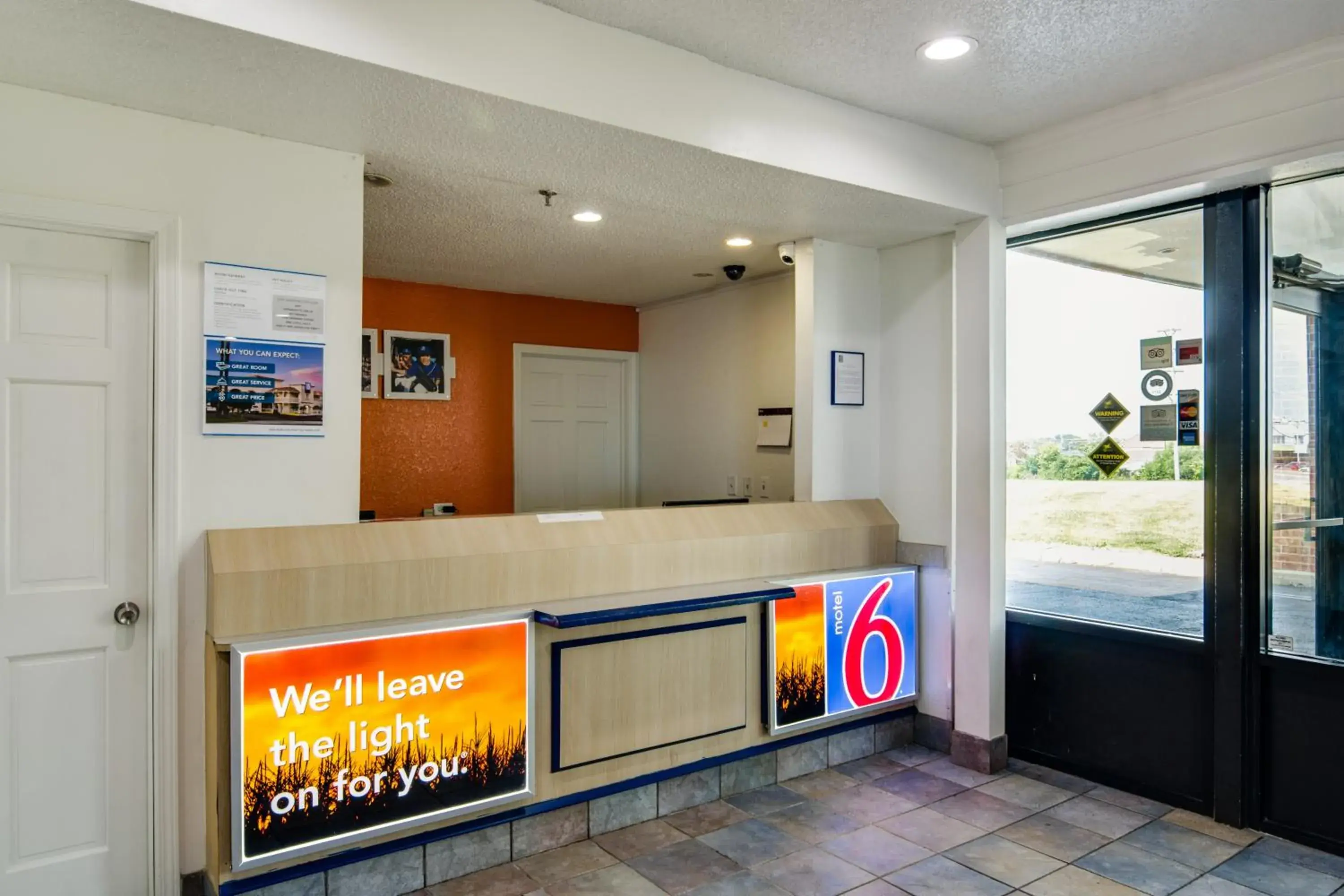 Lobby or reception in Motel 6-Waukegan, IL Lobby or reception in Motel 6-Waukegan, IL