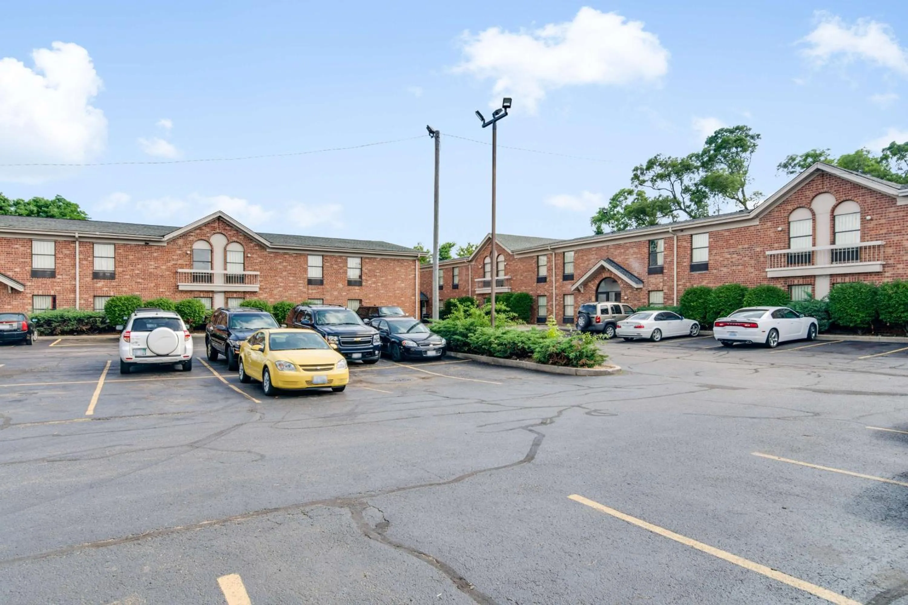 Property building in Motel 6-Waukegan, IL