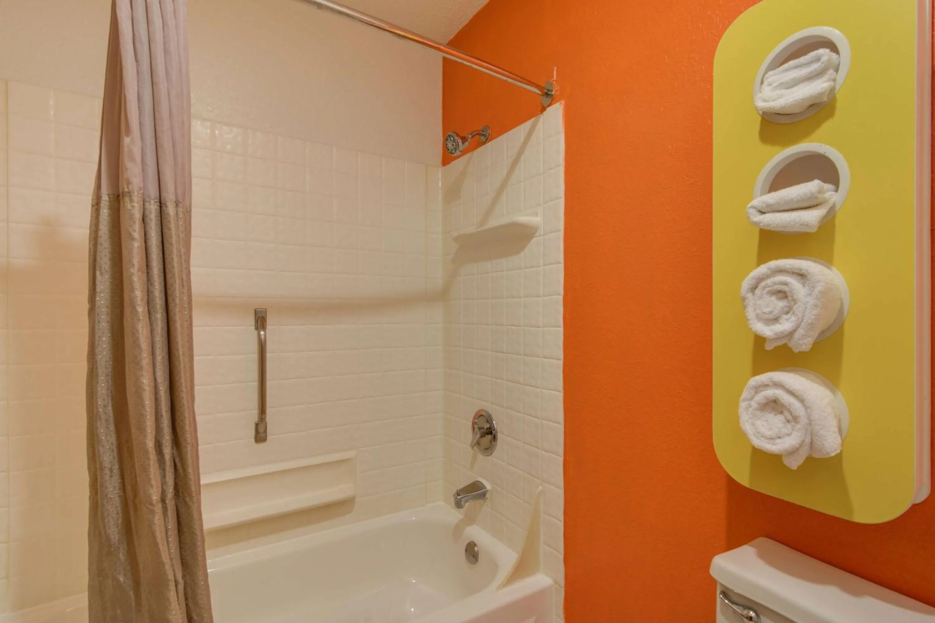 Photo of the whole room in Motel 6-Waukegan, IL