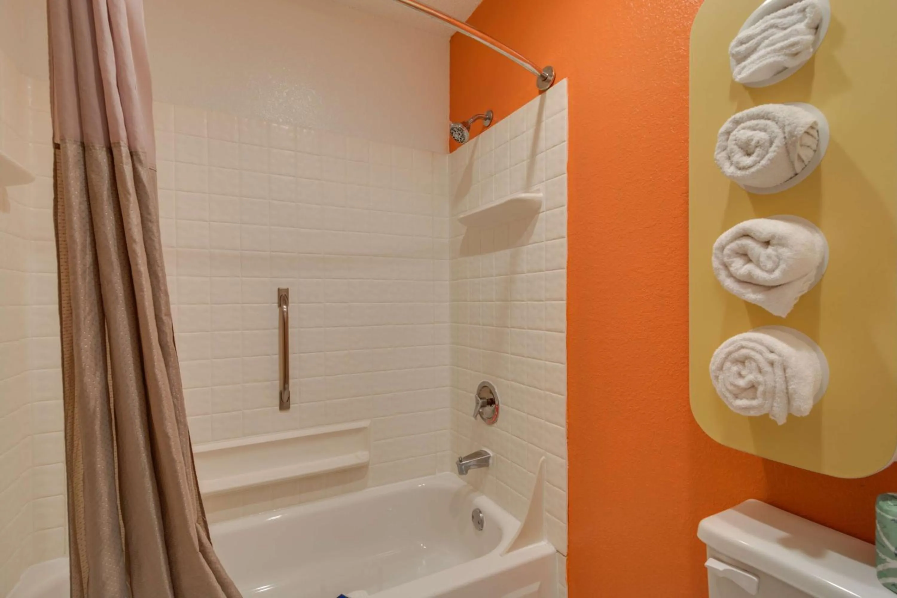 Photo of the whole room in Motel 6-Waukegan, IL