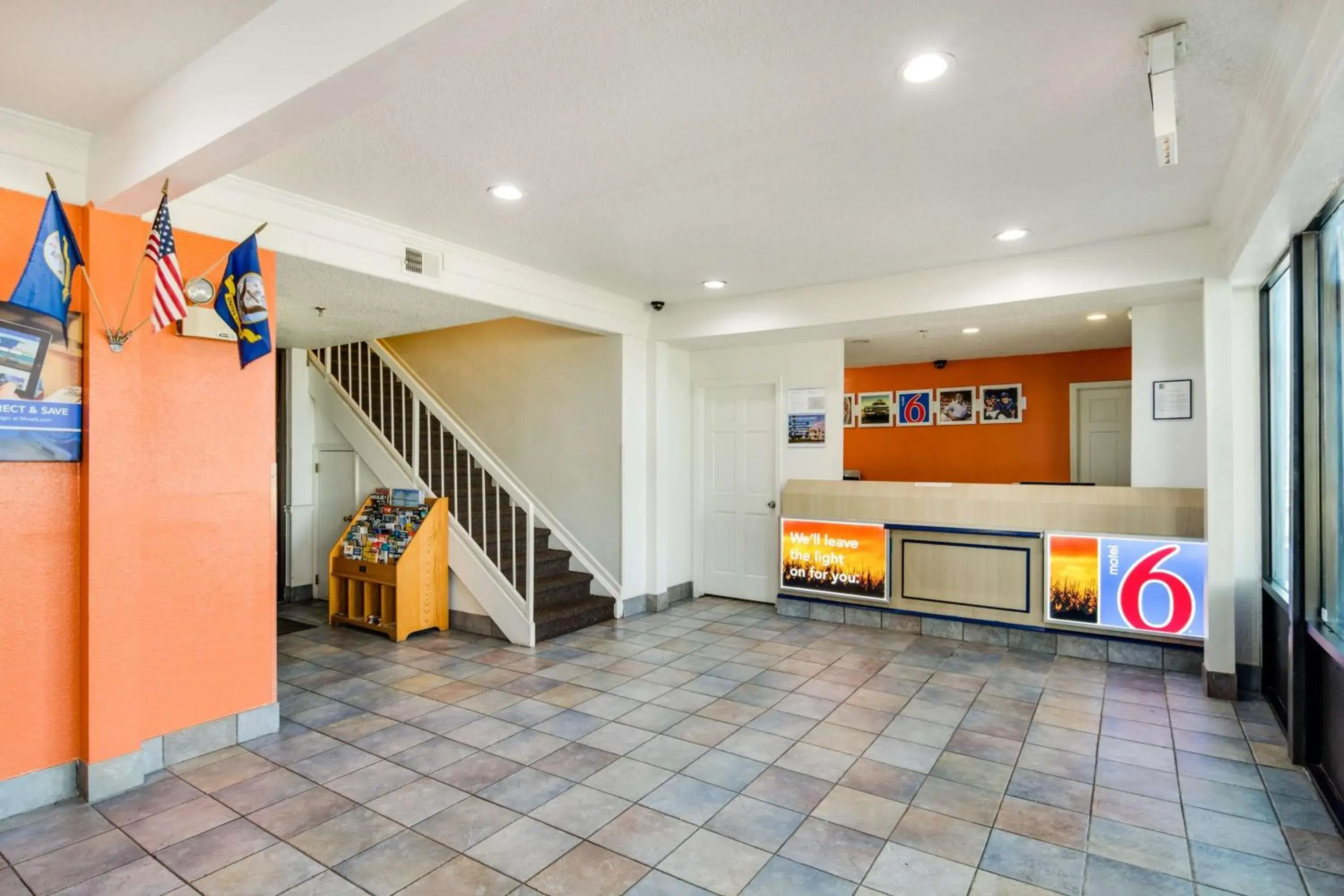 Lobby or reception in Motel 6-Waukegan, IL Lobby or reception in Motel 6-Waukegan, IL