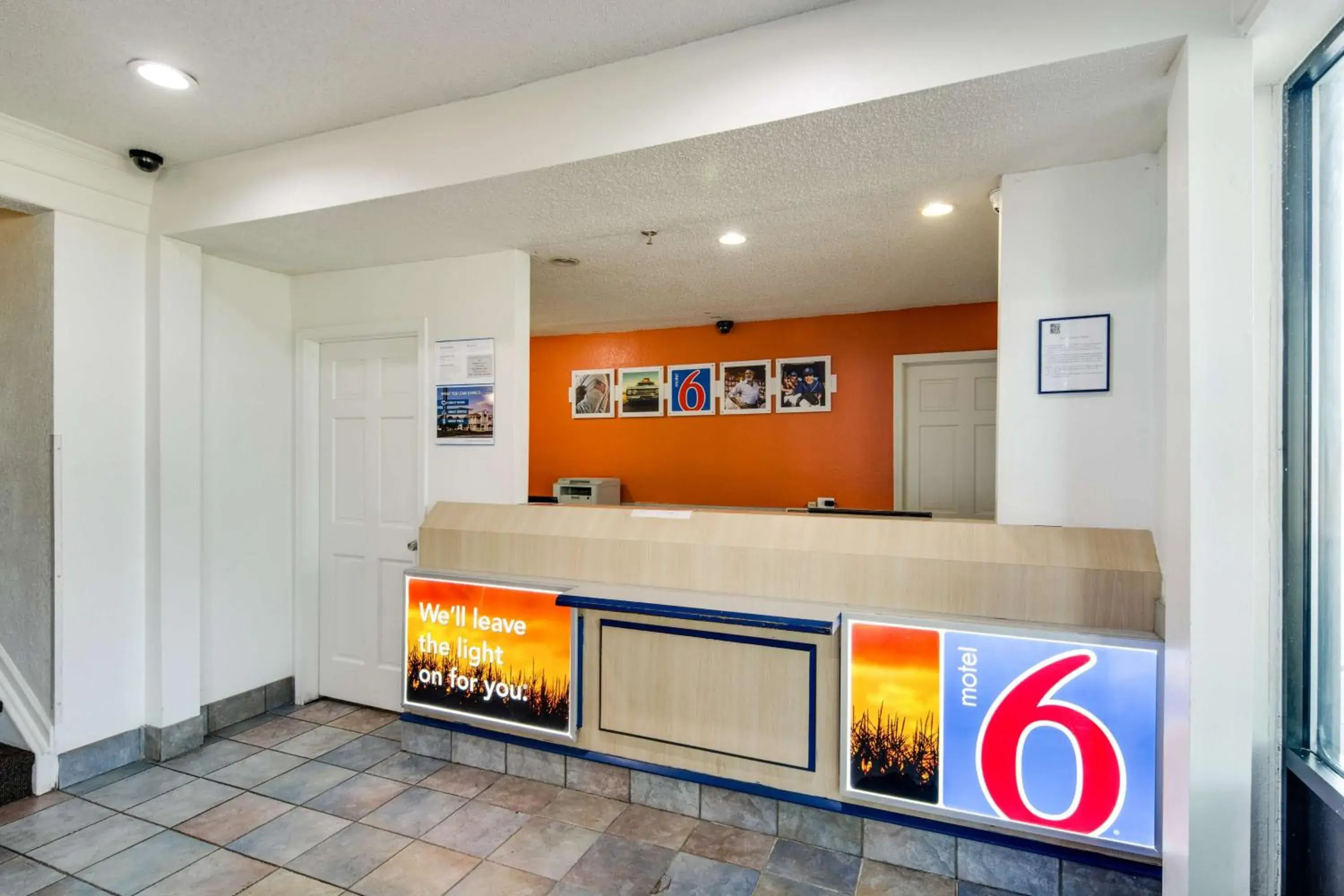 Lobby or reception in Motel 6-Waukegan, IL Lobby or reception in Motel 6-Waukegan, IL
