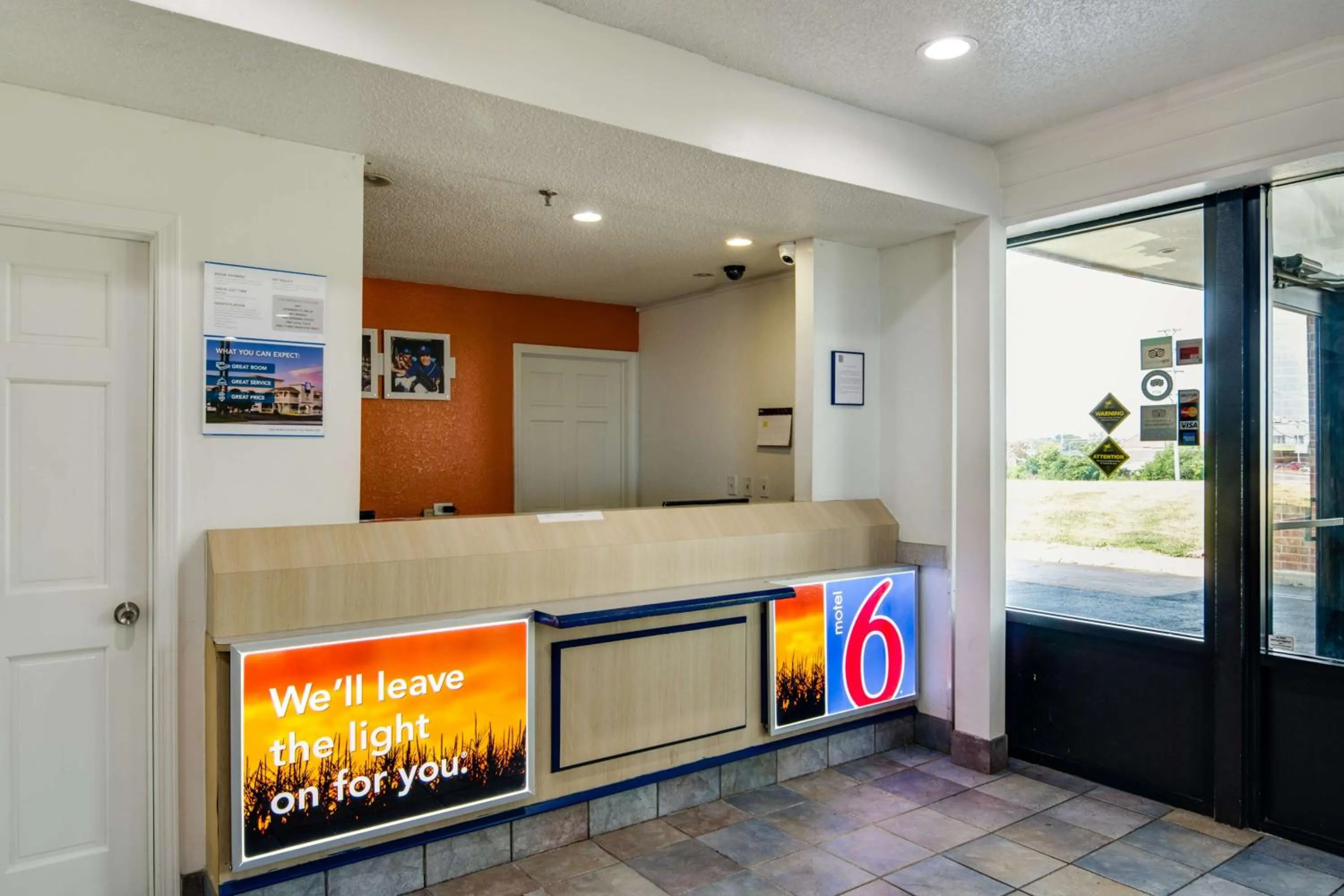 Lobby or reception in Motel 6-Waukegan, IL