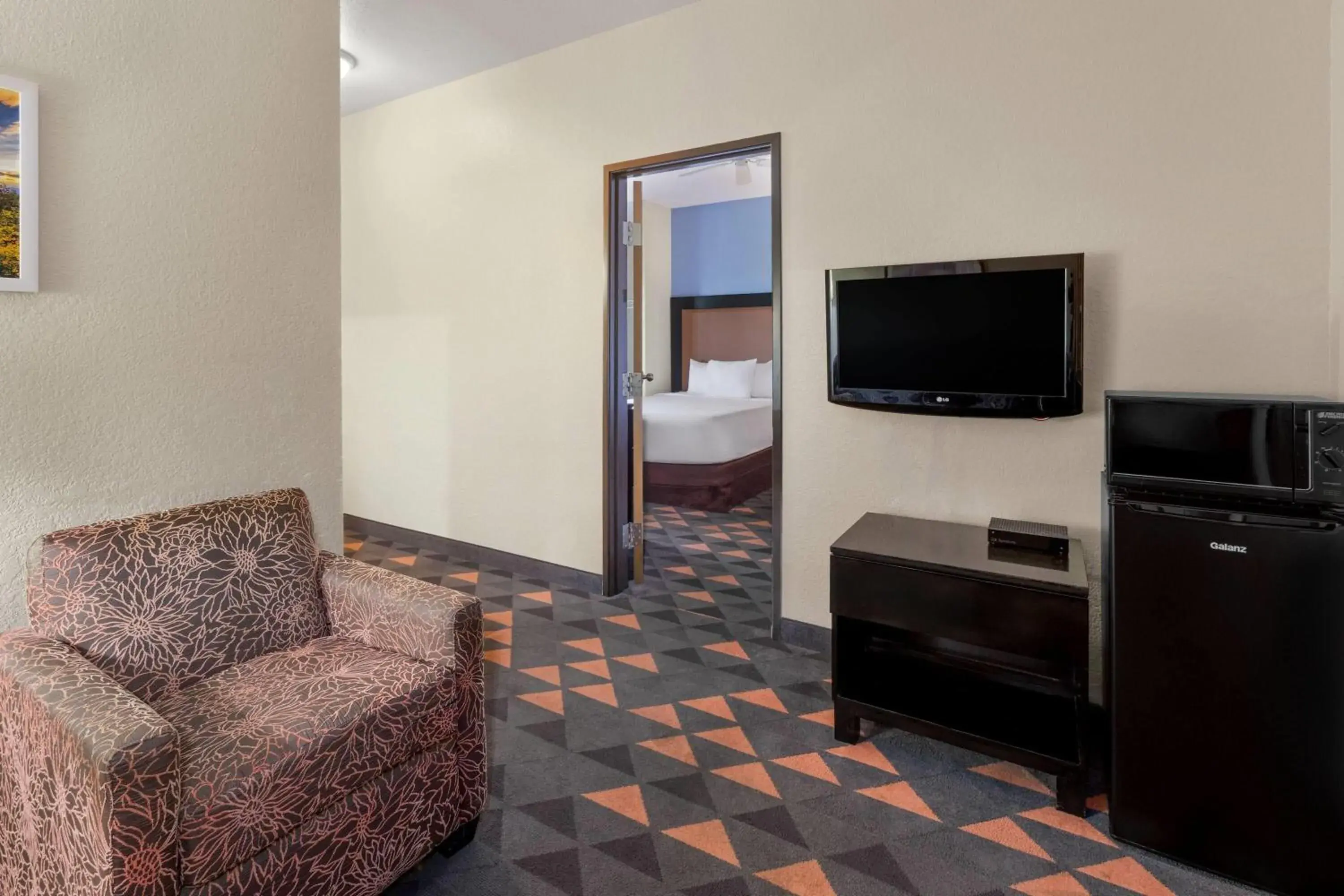 Photo of the whole room in Days Inn by Wyndham Mackinaw City - Bridgeview Area Photo of the whole room in Days Inn by Wyndham Mackinaw City - Bridgeview Area