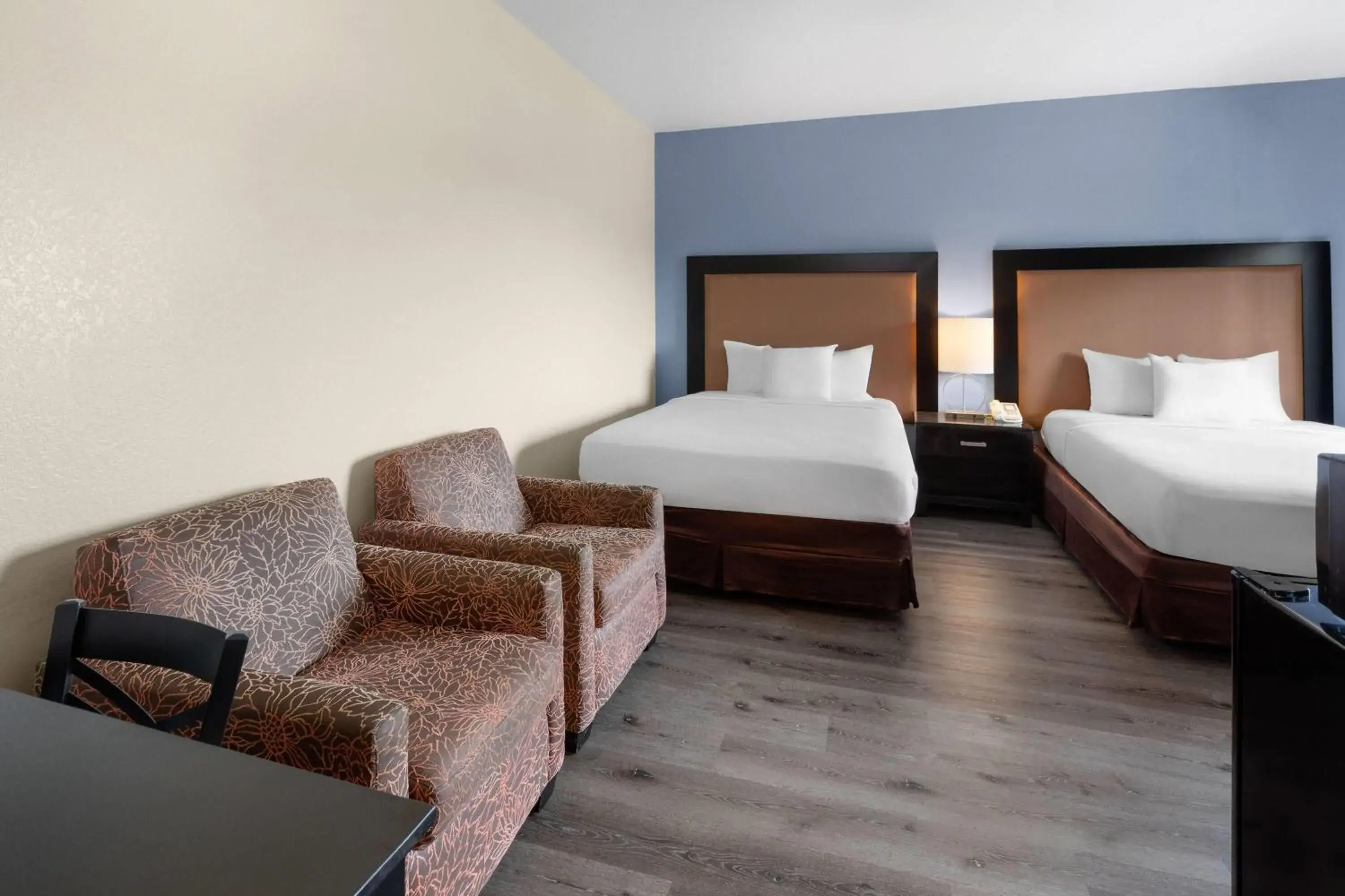 Photo of the whole room, Bed in Days Inn by Wyndham Mackinaw City - Bridgeview Area Photo of the whole room, Bed in Days Inn by Wyndham Mackinaw City - Bridgeview Area