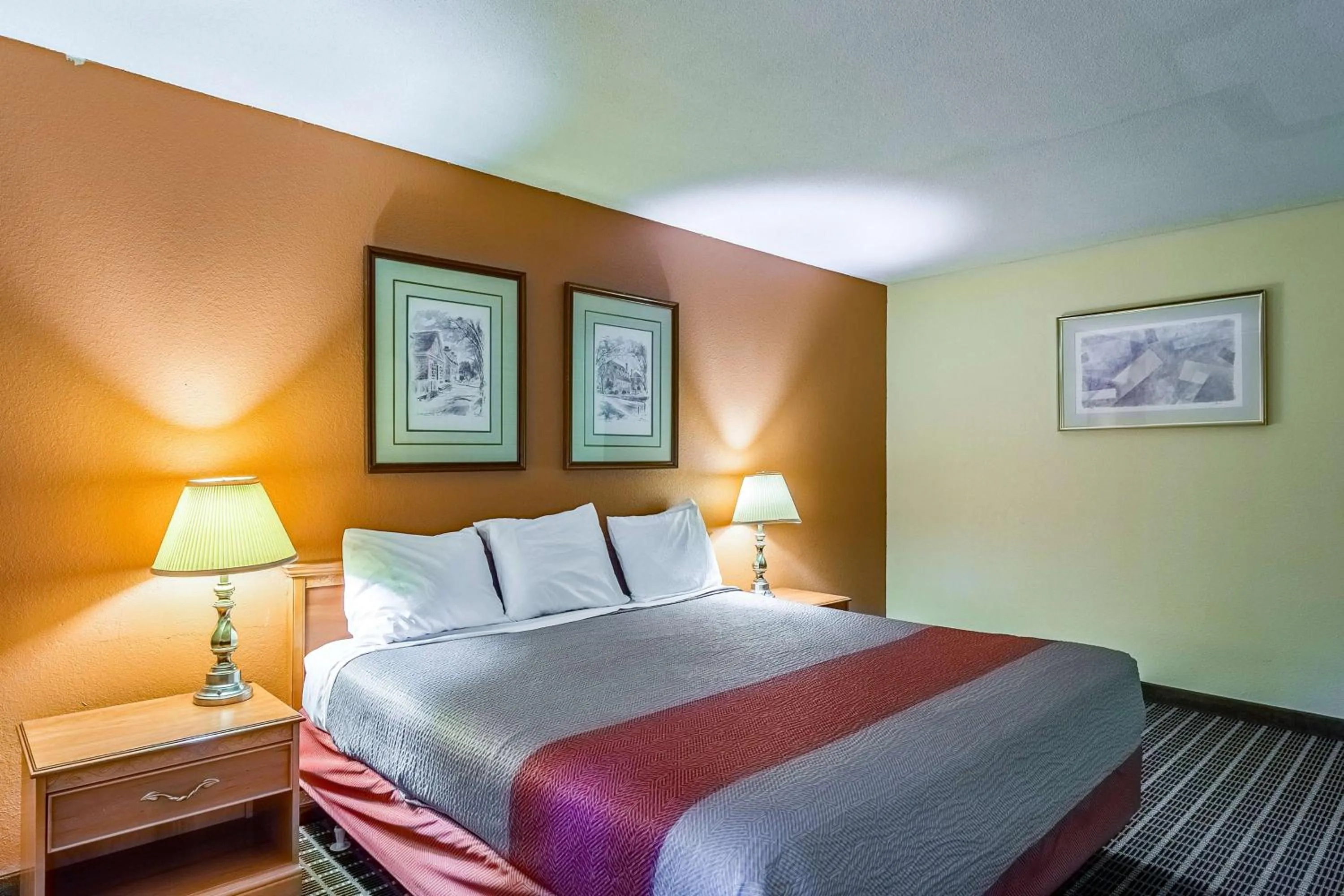 Bedroom, Bed in Motel 6-Grand Rapids, MI - Northeast