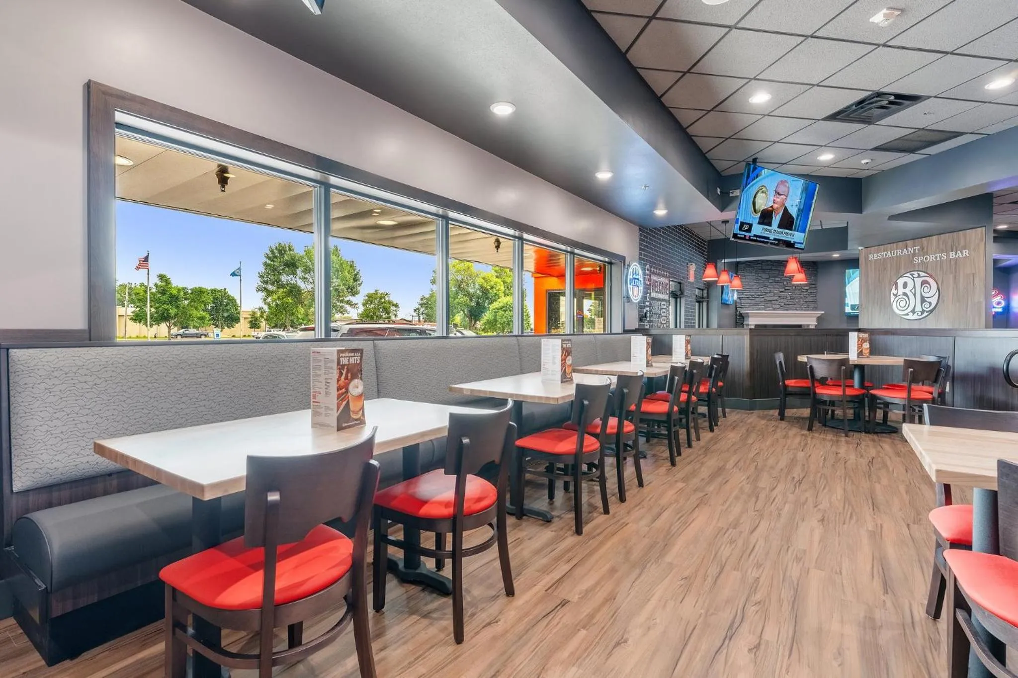 Restaurant/places to eat in Ramada by Wyndham Sioux Falls Airport - Waterpark Resort & Event Center