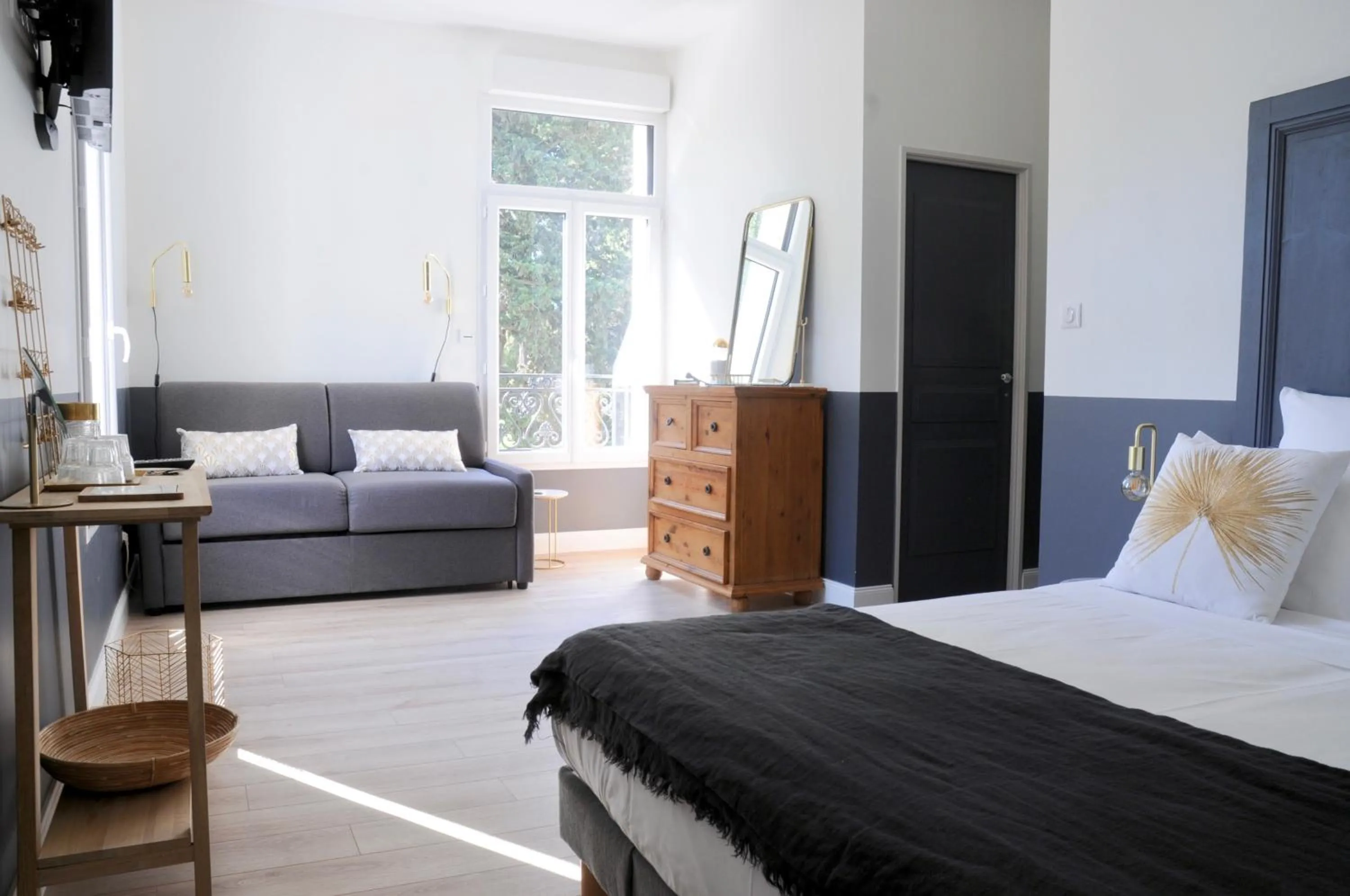Photo of the whole room, Bed in Domaine de Selhac