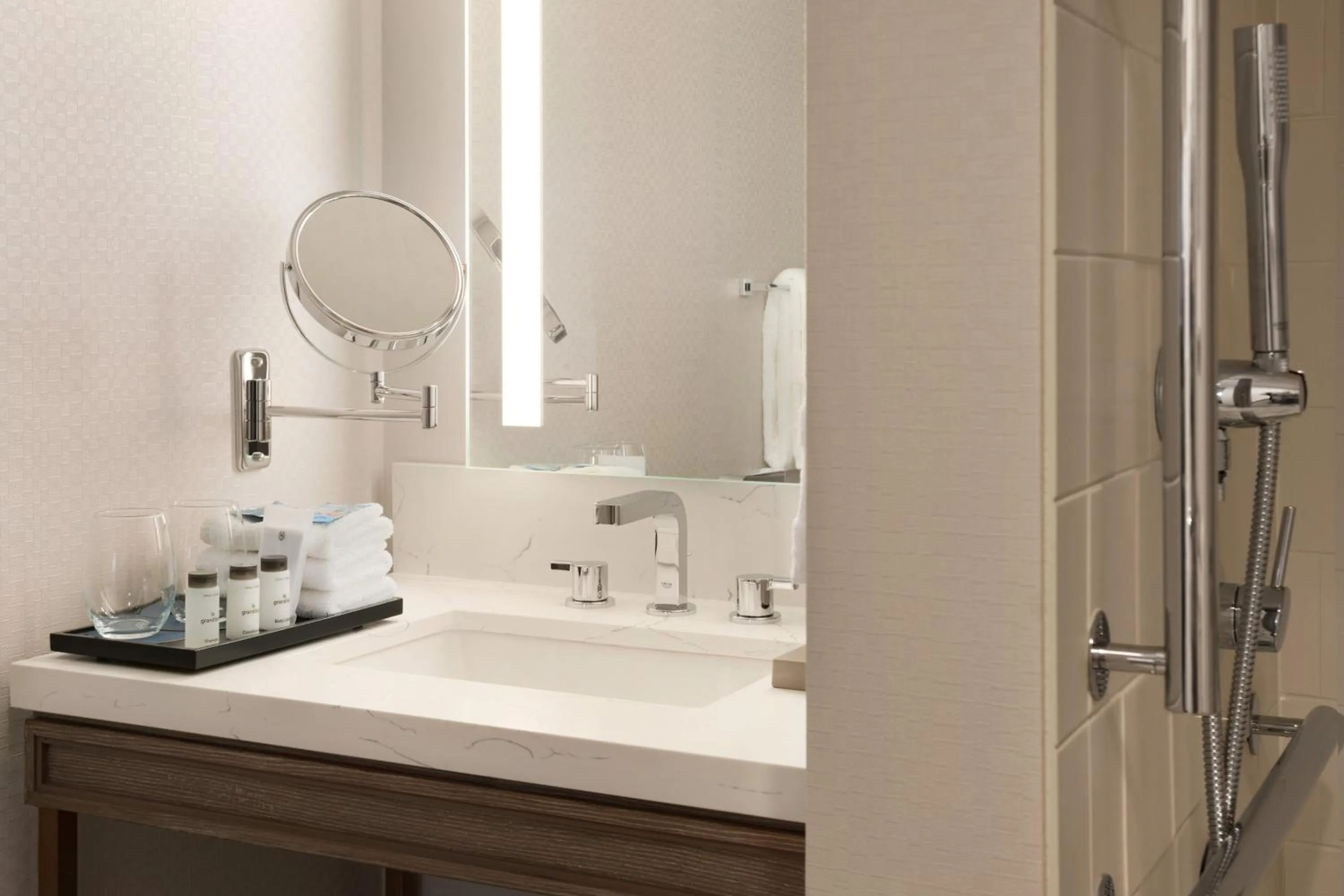 Bathroom in Sheraton Madison Hotel