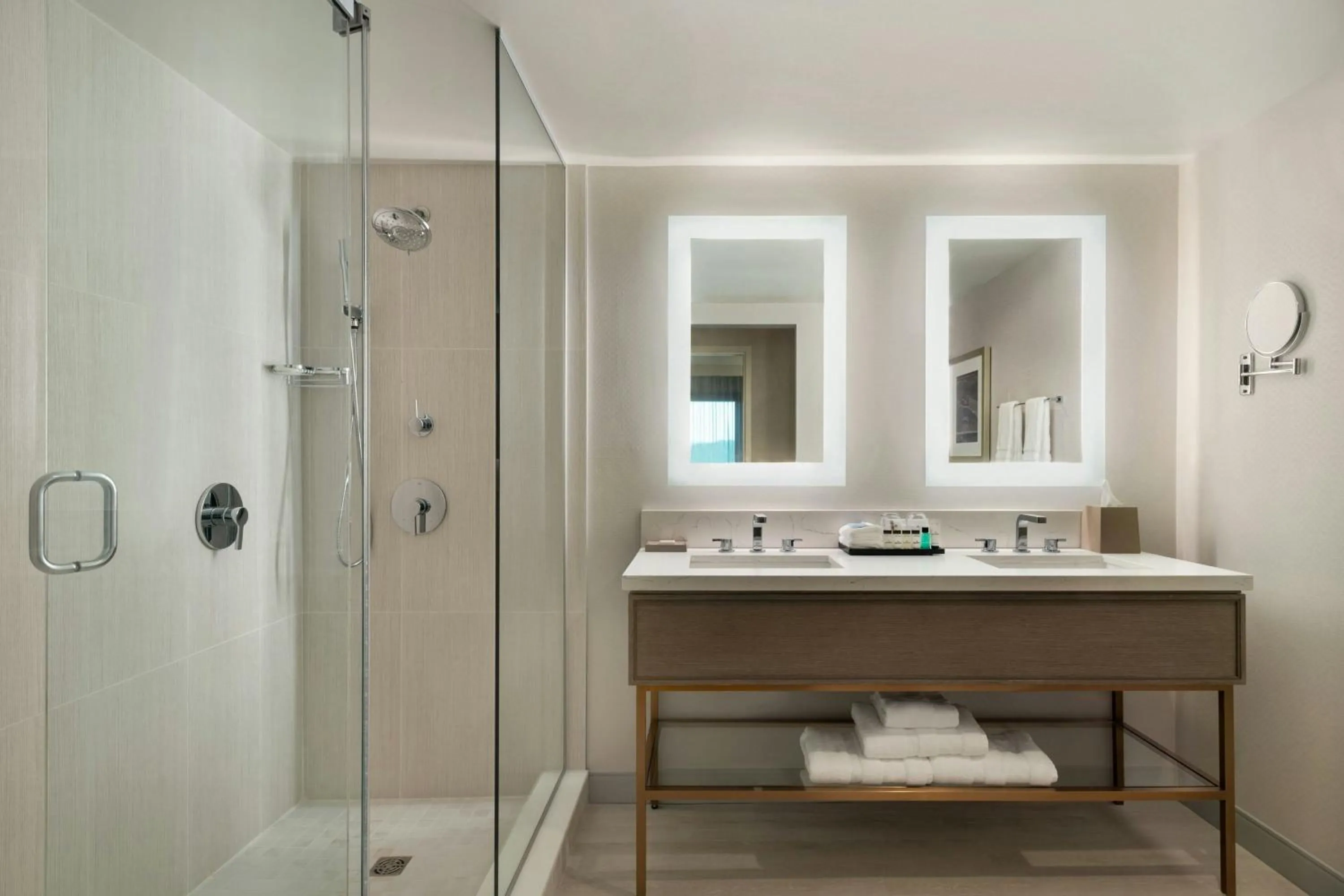 Bathroom in Madison Marriott South