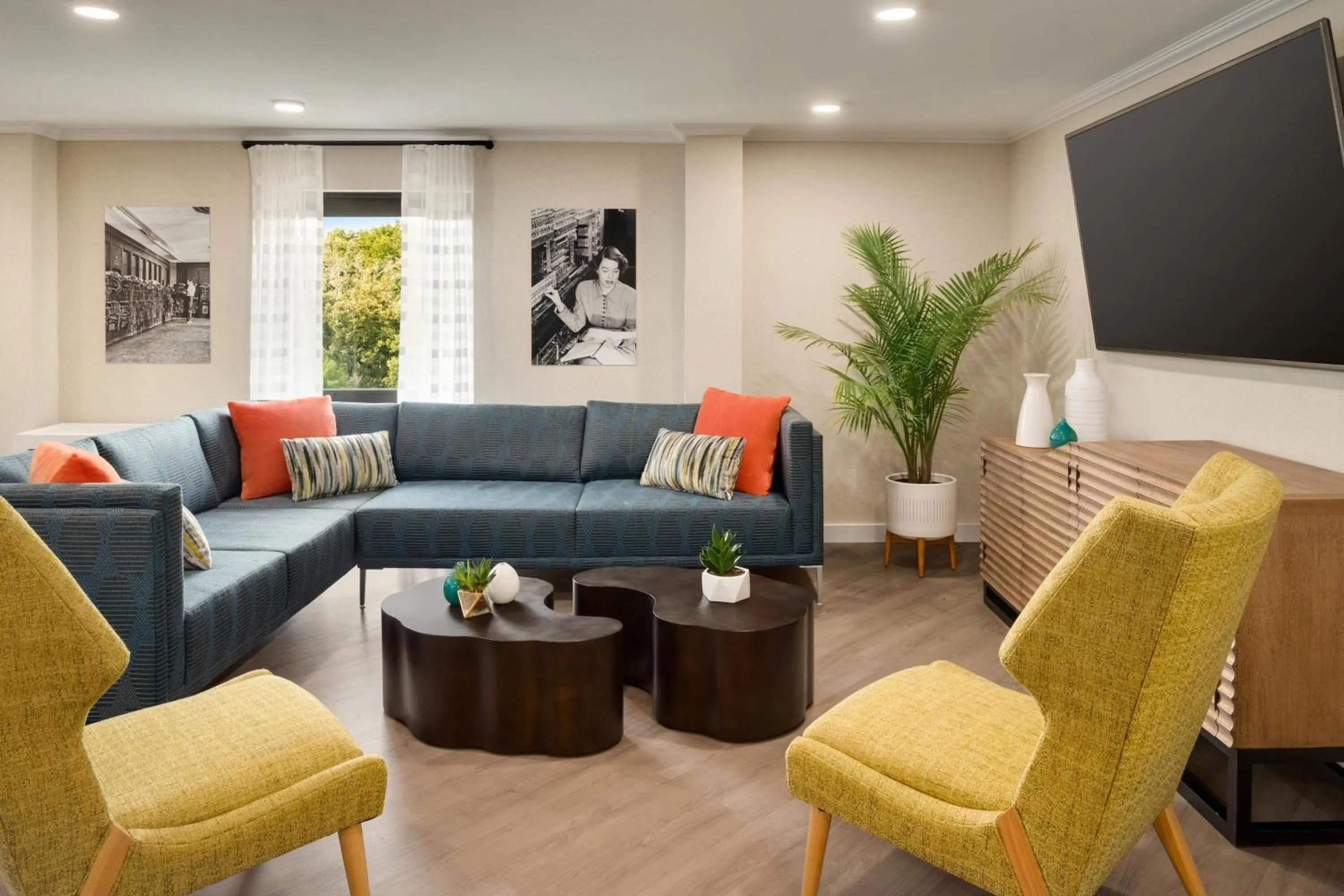 Restaurant/places to eat in Sheraton Madison Hotel