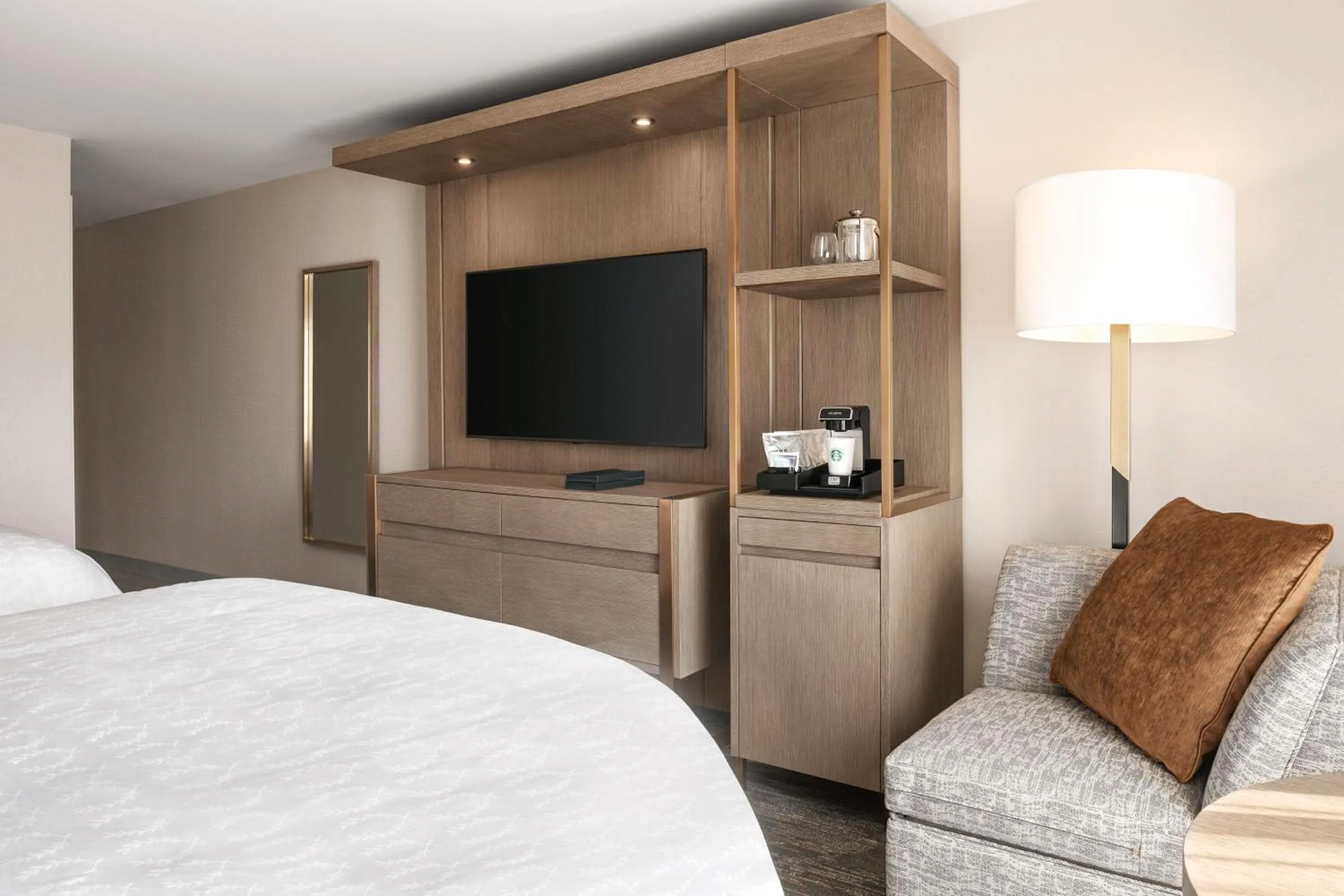 Photo of the whole room, Bed in Sheraton Madison Hotel