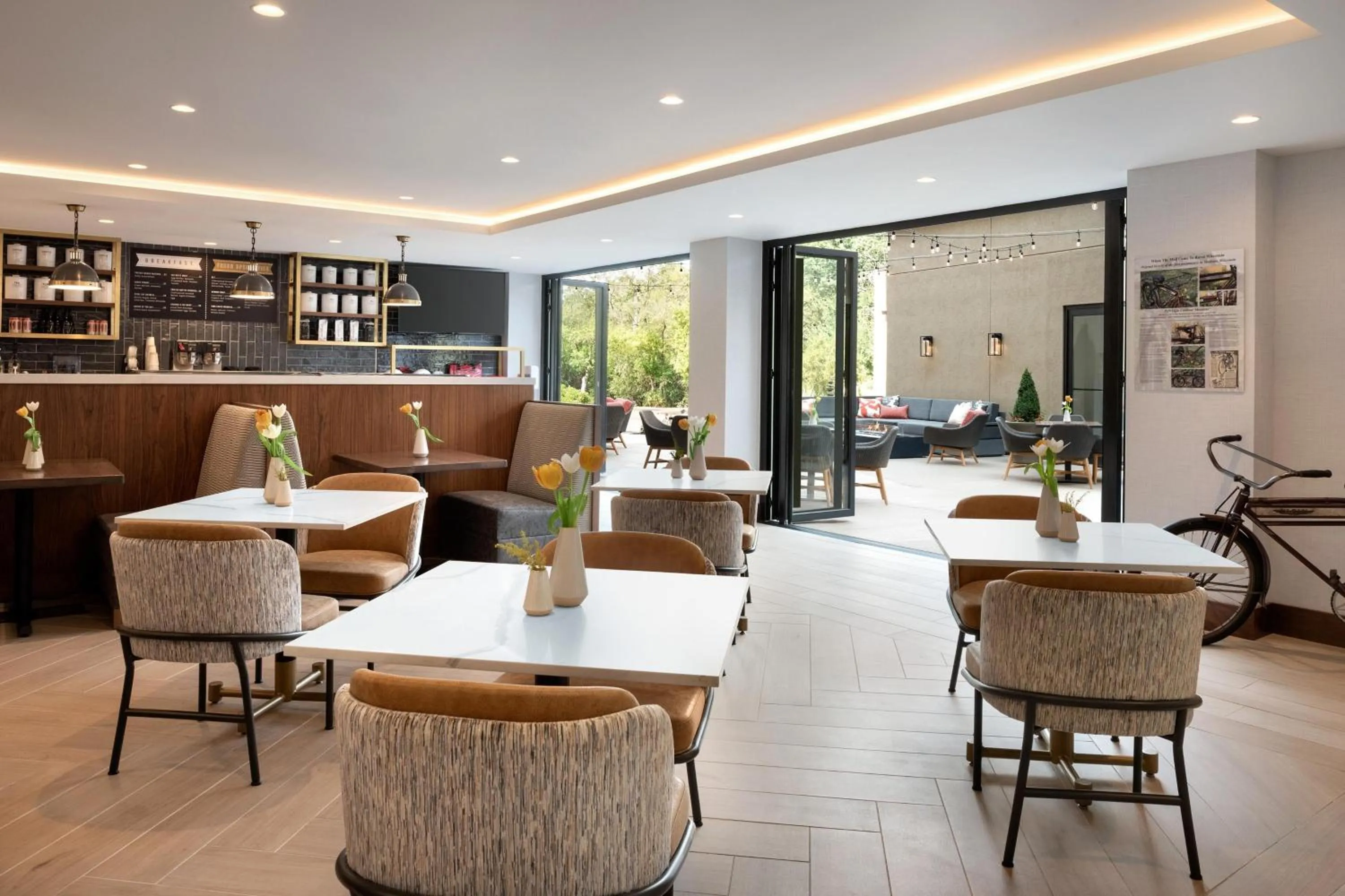 Restaurant/places to eat in Sheraton Madison Hotel