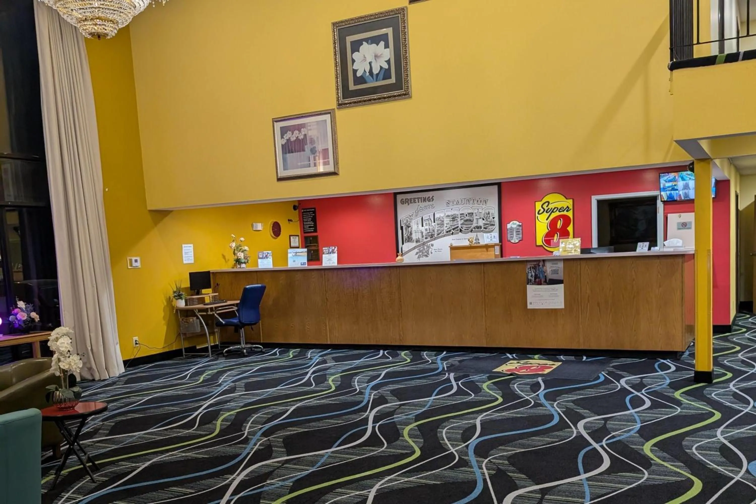 Lobby or reception in Super 8 by Wyndham Staunton