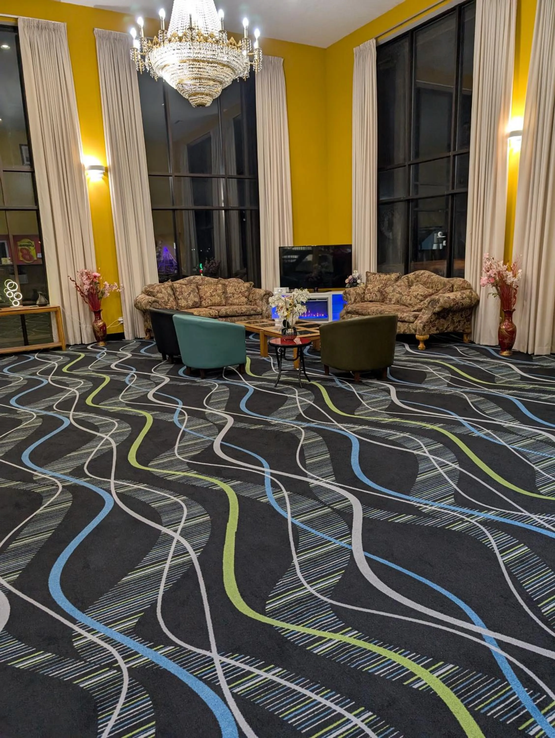 Communal lounge/ TV room in Super 8 by Wyndham Staunton