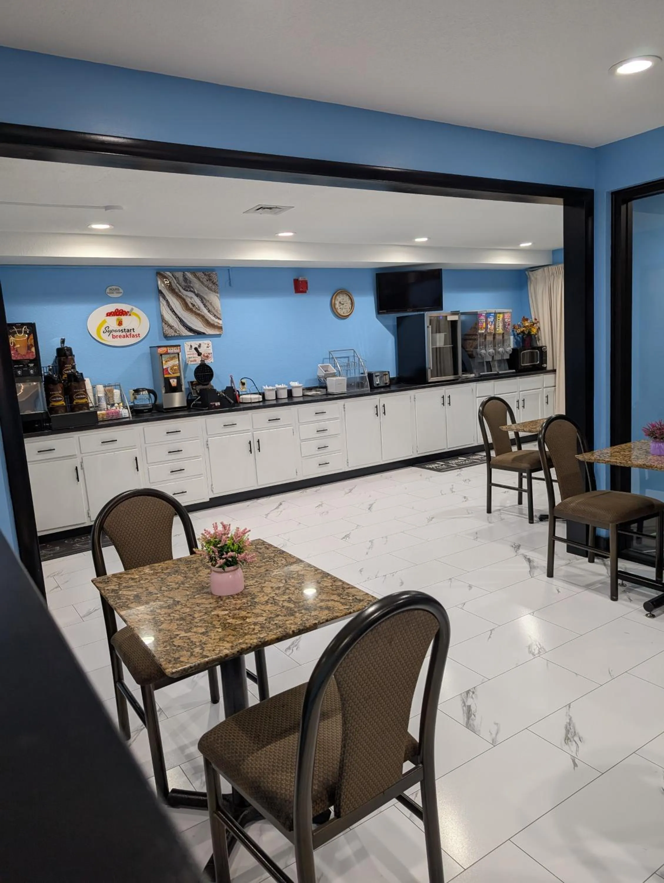 Breakfast in Super 8 by Wyndham Staunton