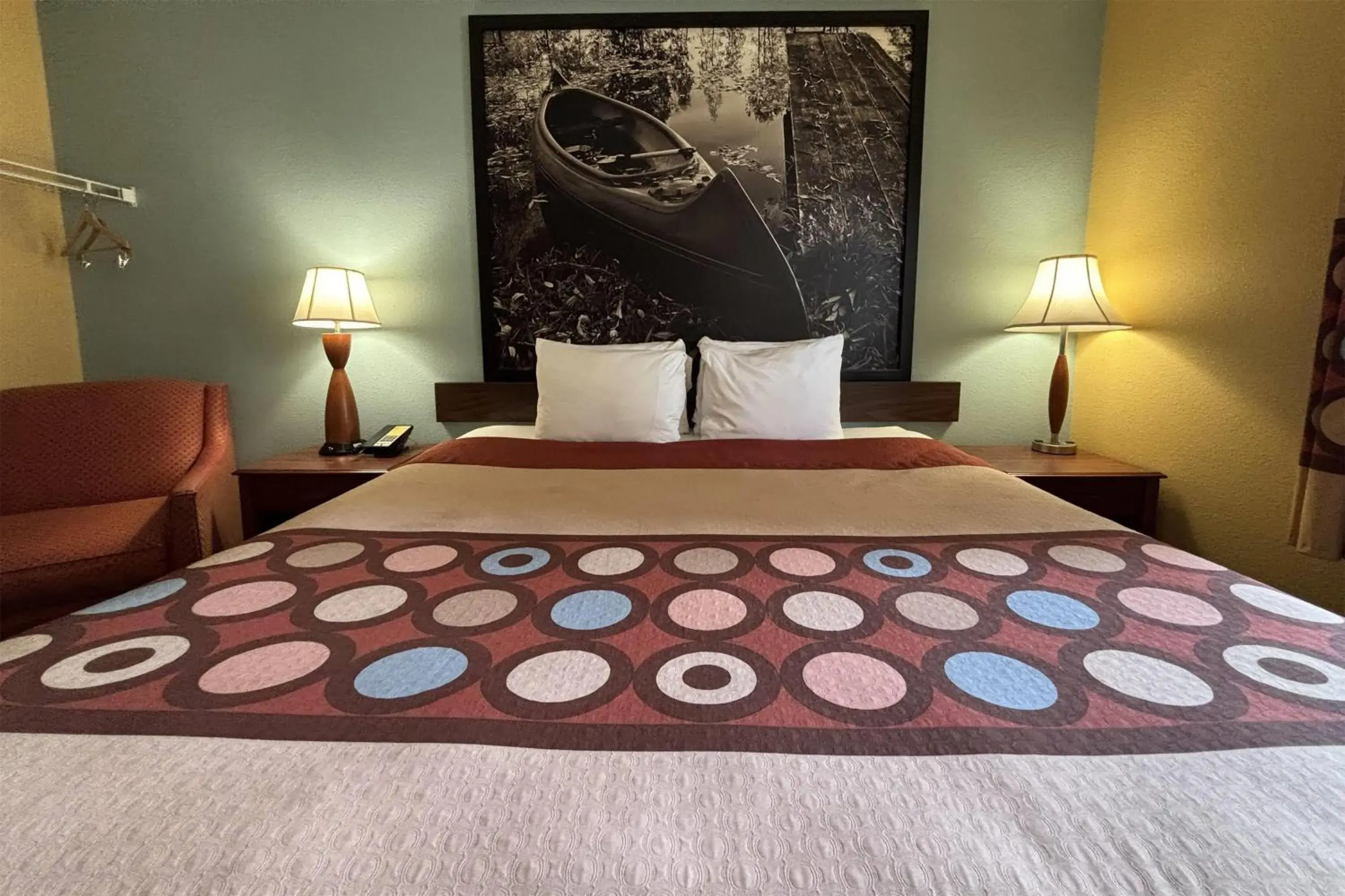 Photo of the whole room, Bed in Super 8 by Wyndham Staunton Photo of the whole room, Bed in Super 8 by Wyndham Staunton