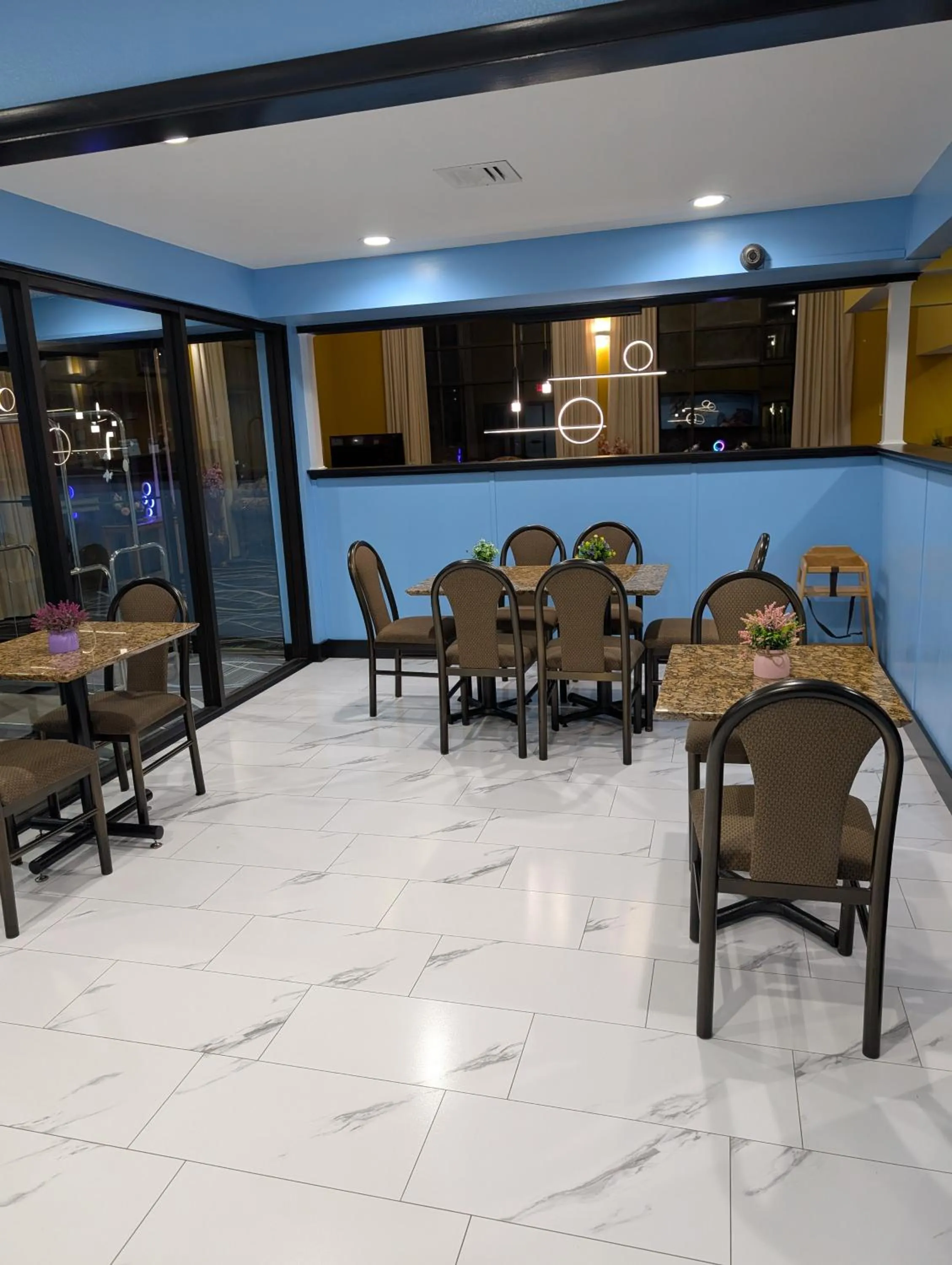 Breakfast in Super 8 by Wyndham Staunton