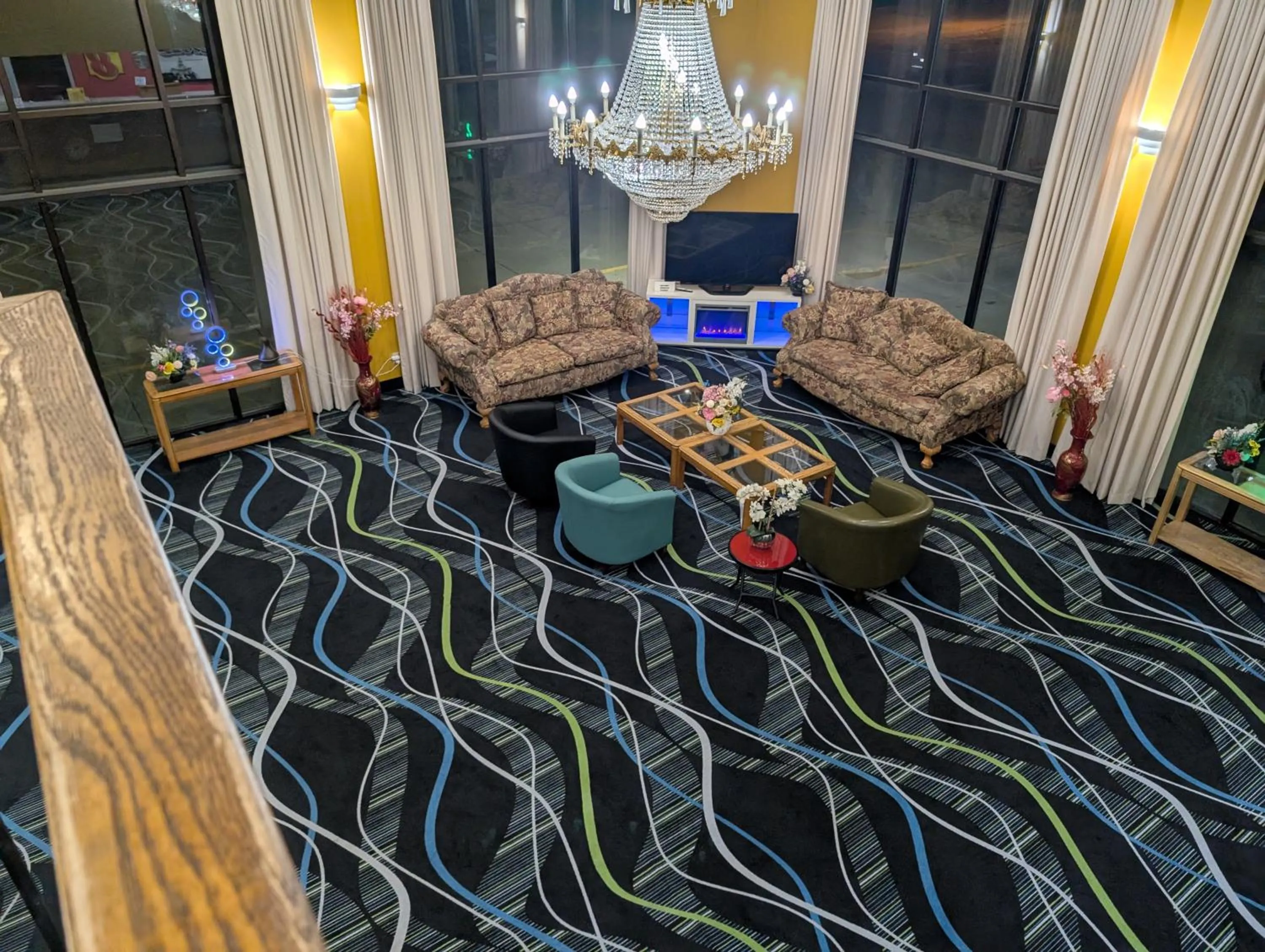 Communal lounge/ TV room in Super 8 by Wyndham Staunton