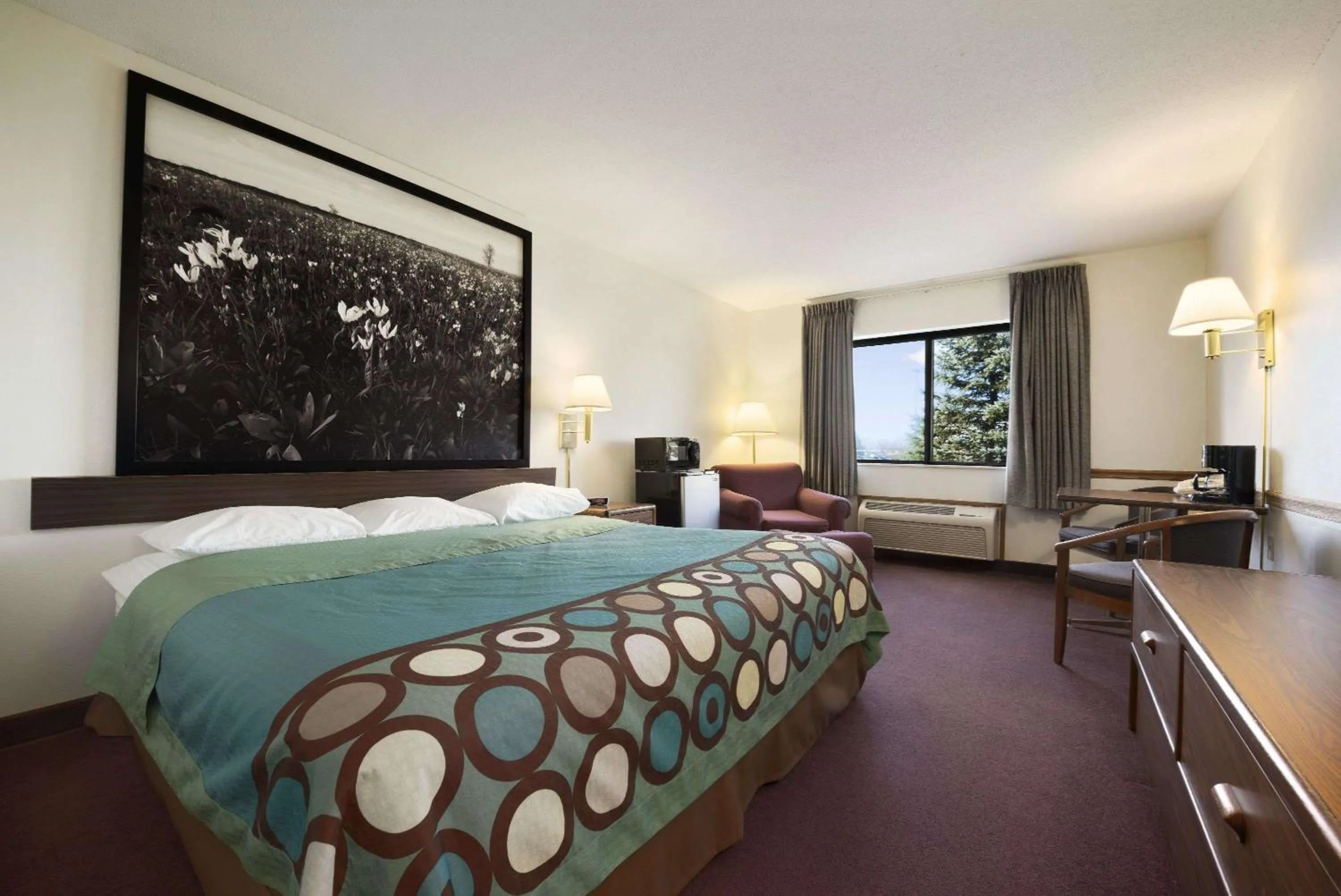 Photo of the whole room, Bed in Super 8 by Wyndham Danville