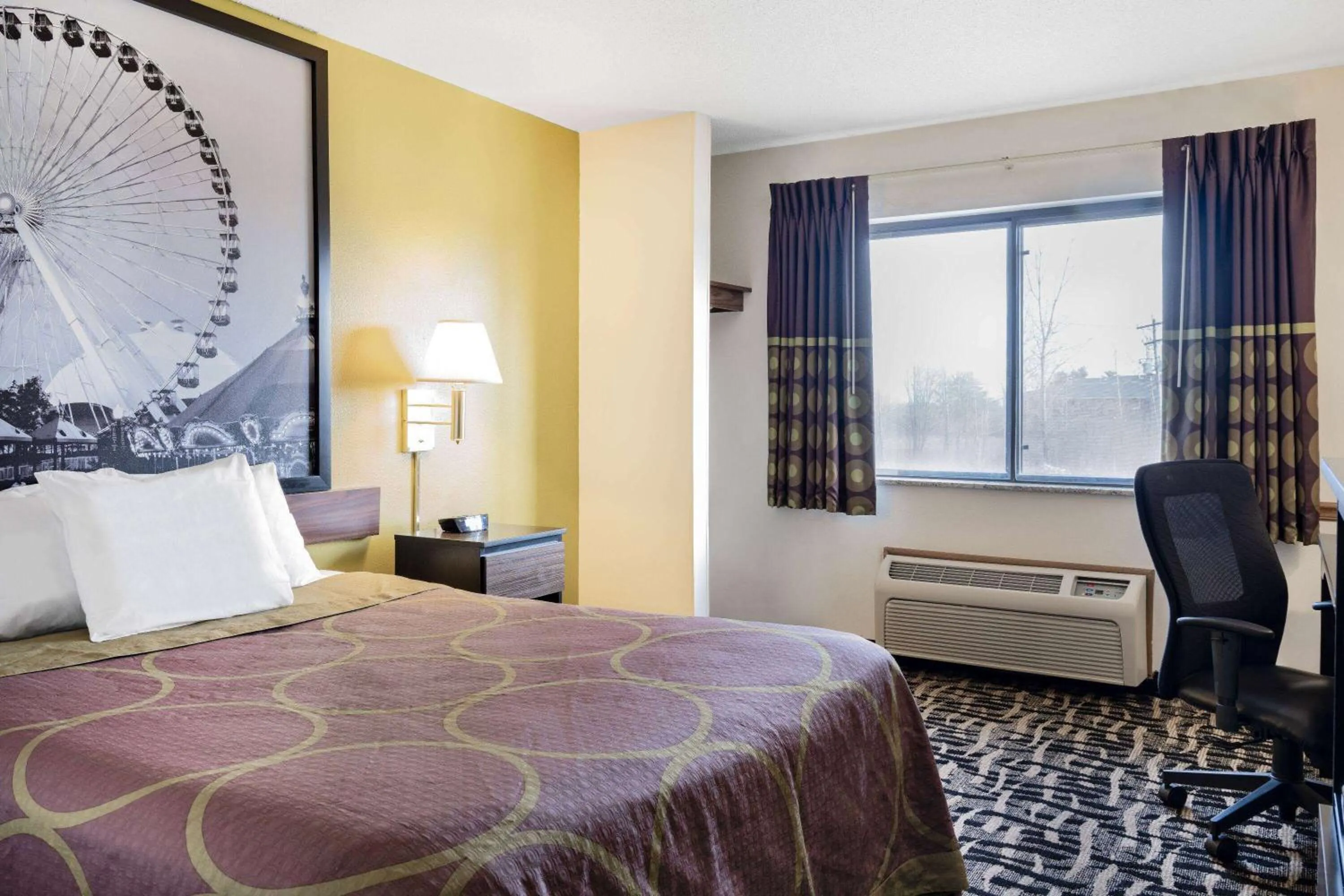 Photo of the whole room, Bed in Super 8 by Wyndham Danville