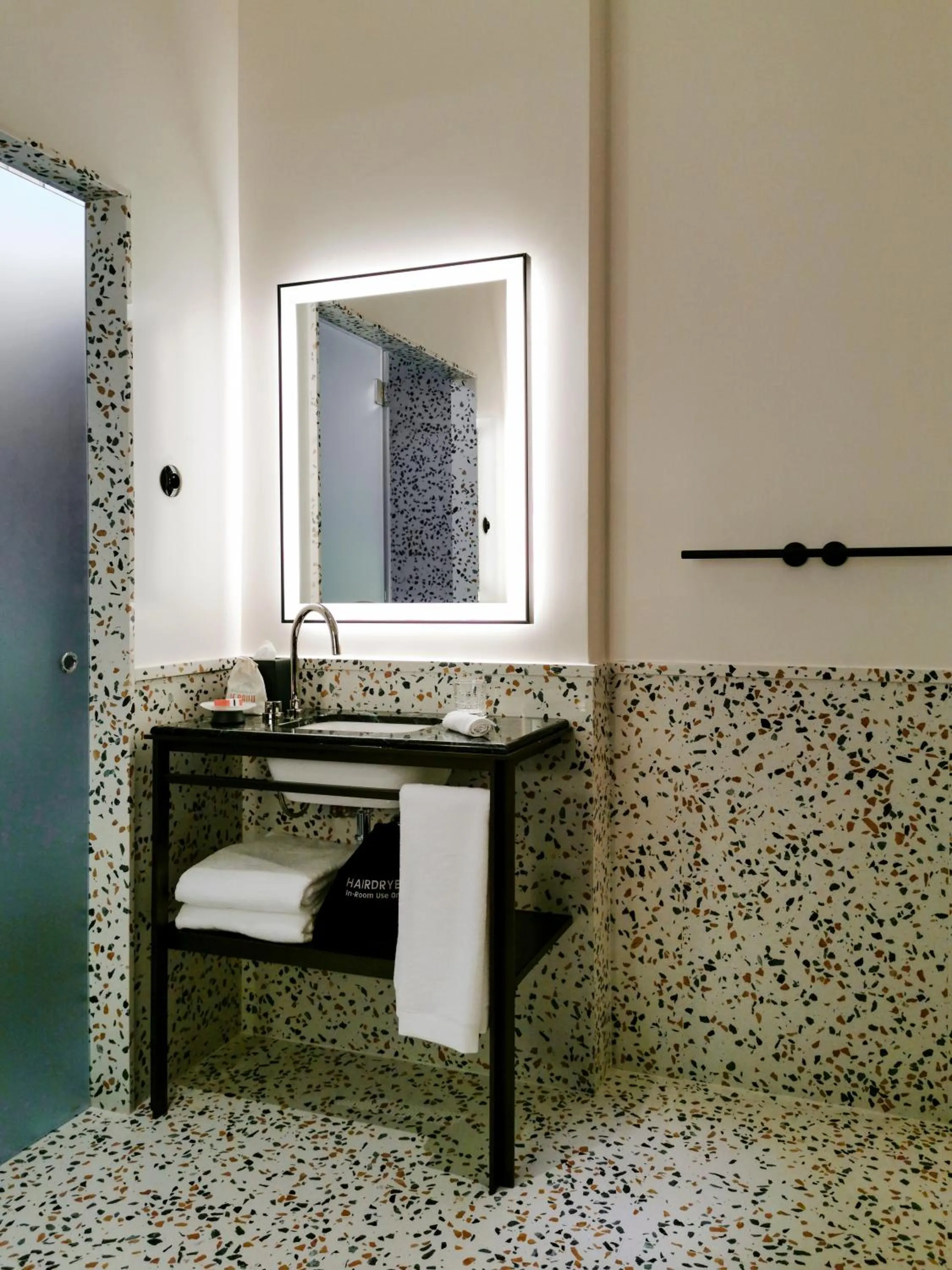 Bathroom in Hôtel Le Ballu