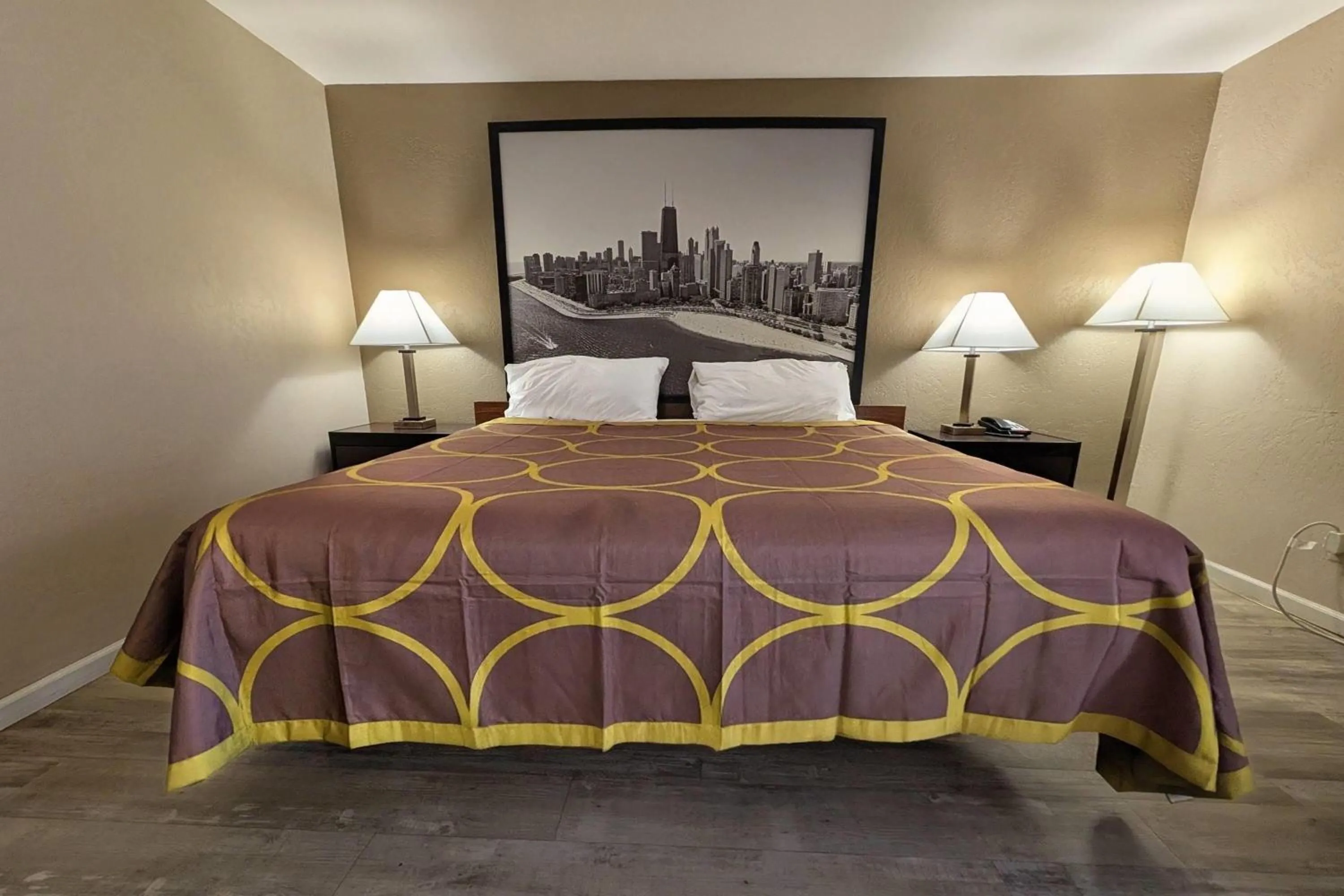 Photo of the whole room, Bed in Super 8 by Wyndham Taylorville IL