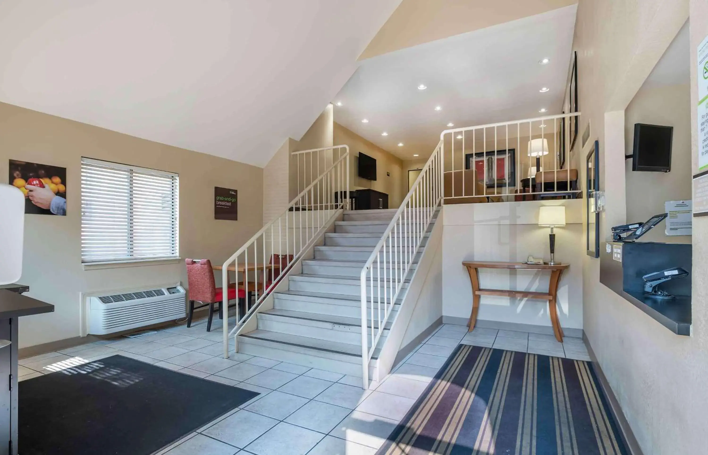 Lobby or reception in Suburban Studios Indianapolis Northwest - College Parks Lobby or reception in Suburban Studios Indianapolis Northwest - College Parks