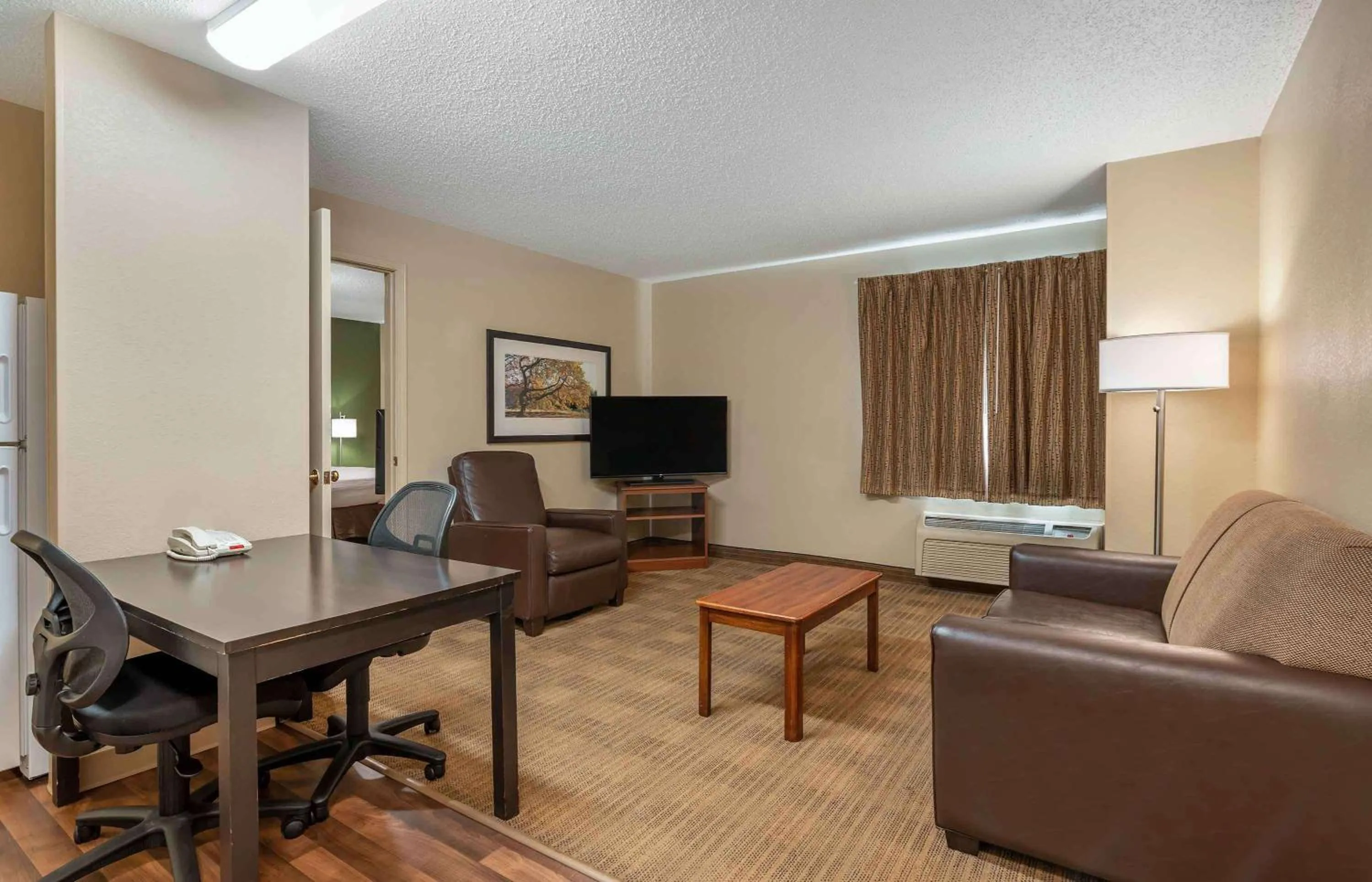 Bedroom in Suburban Studios Indianapolis Northwest - College Parks