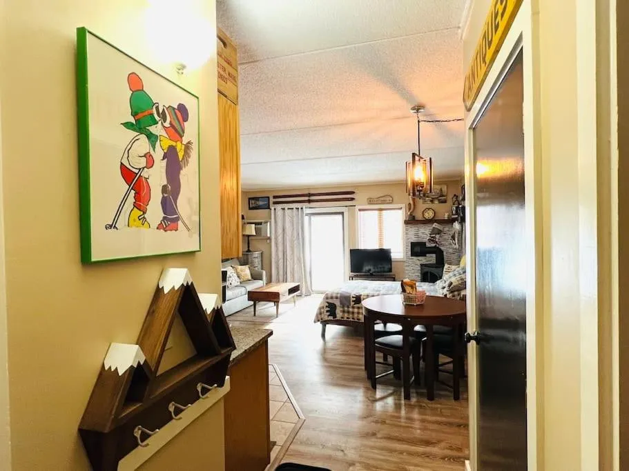 Attitash Mountain Village Studio - Slope View - Ski - Storyland