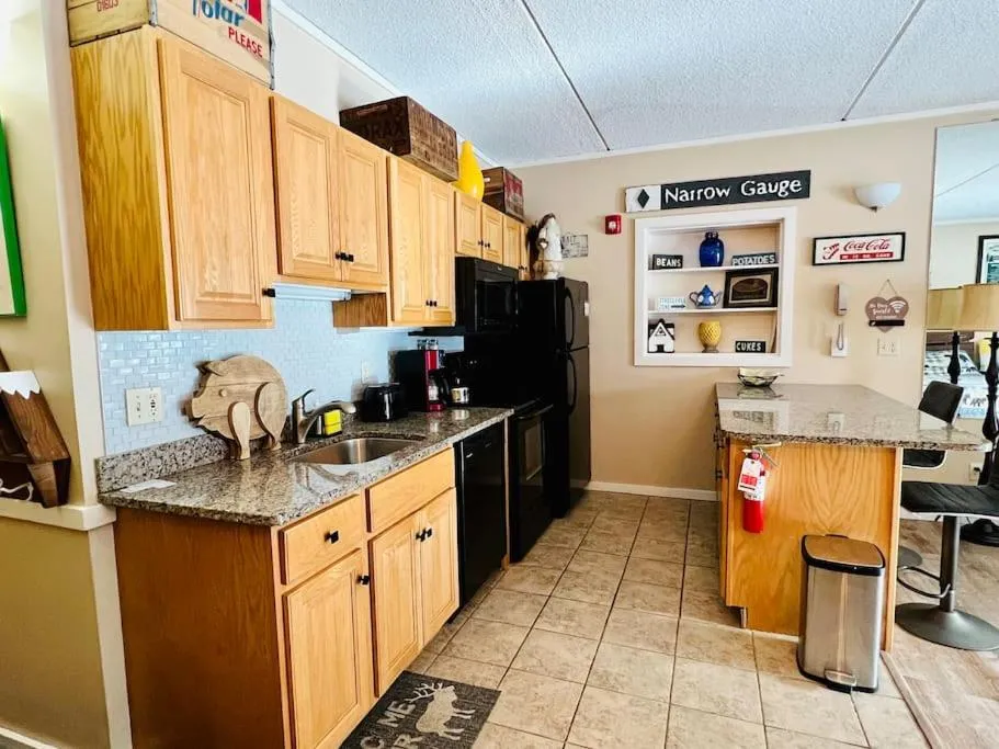 Attitash Mountain Village Studio - Slope View - Ski - Storyland