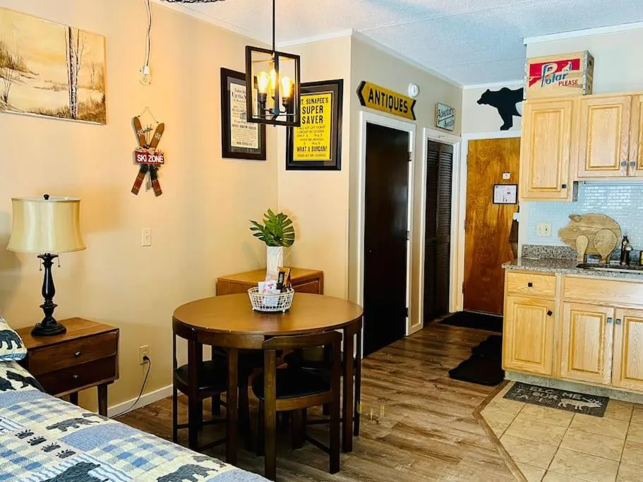 Attitash Mountain Village Studio - Slope View - Ski - Storyland