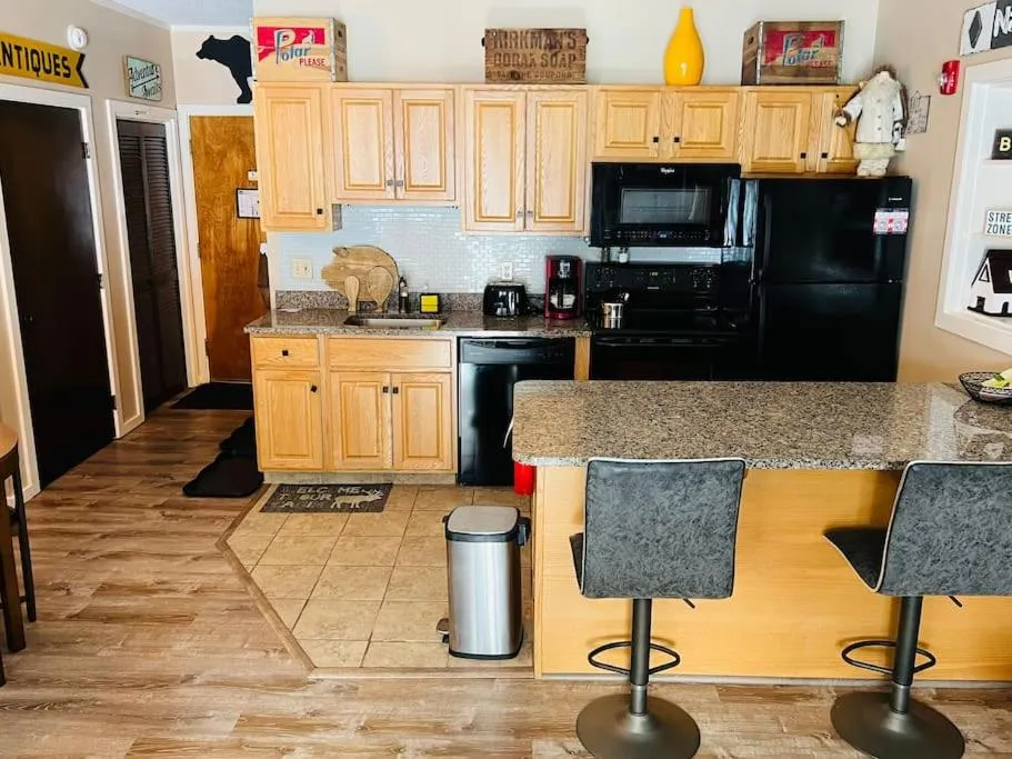 Attitash Mountain Village Studio - Slope View - Ski - Storyland