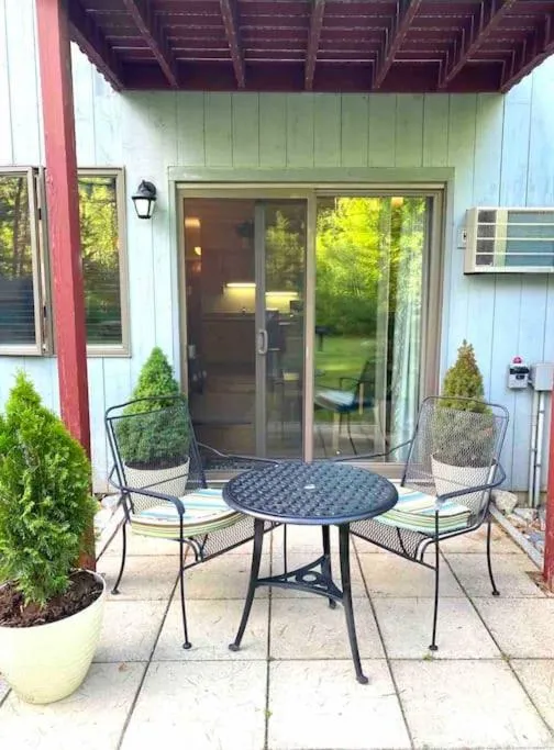 Attitash Mountain Village Studio - Slope View - Ski - Storyland