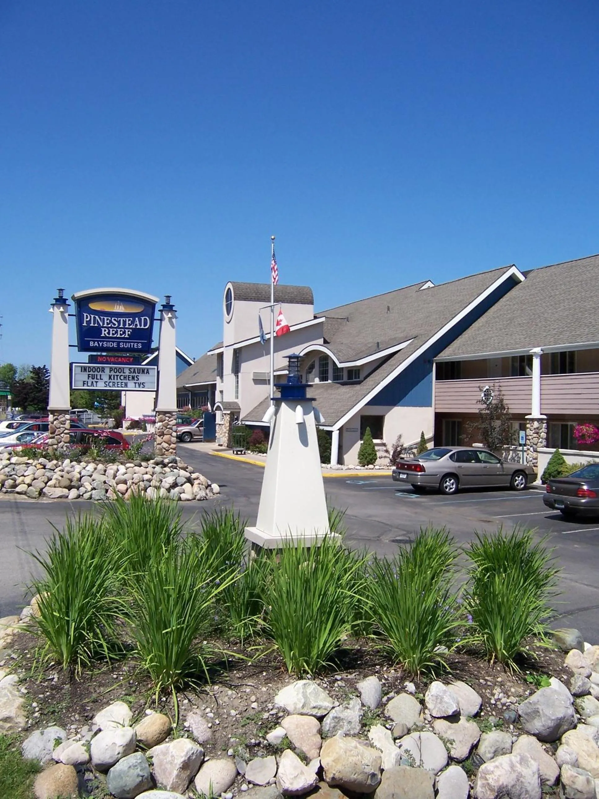 Facade/entrance in Pinestead Reef Resort