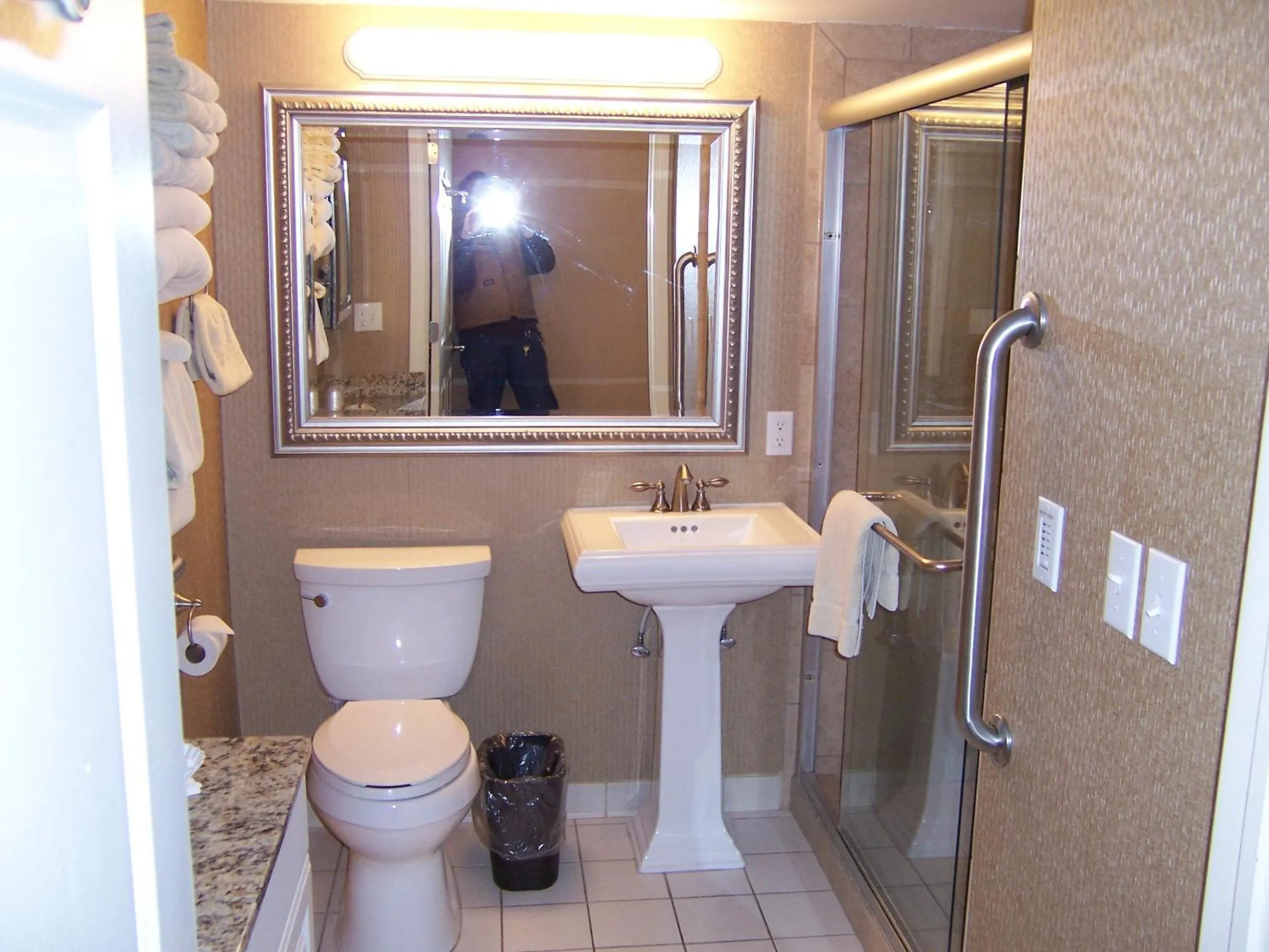 Bathroom in Pinestead Reef Resort