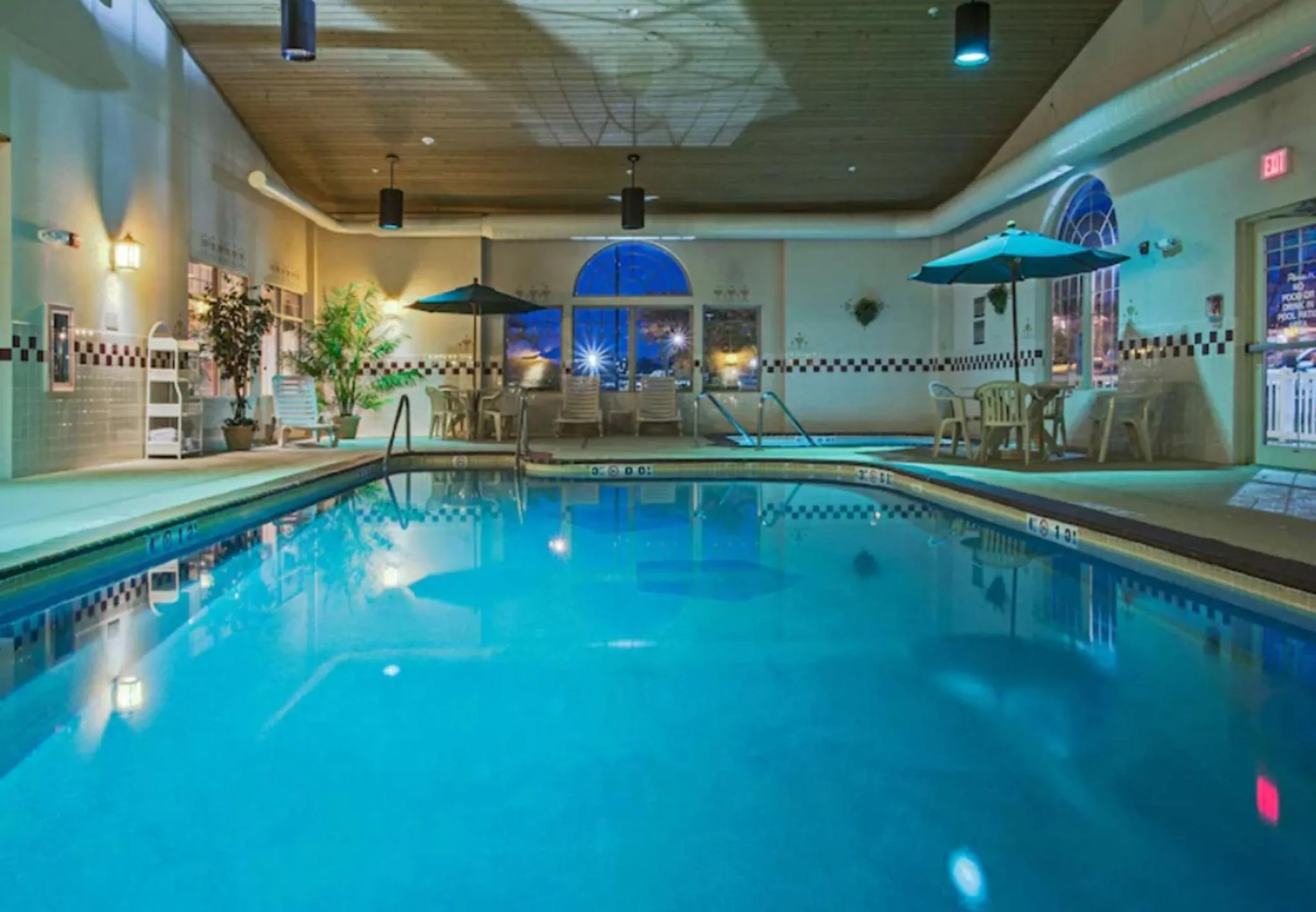 Swimming pool in Holiday Inn Express & Suites Zion by IHG