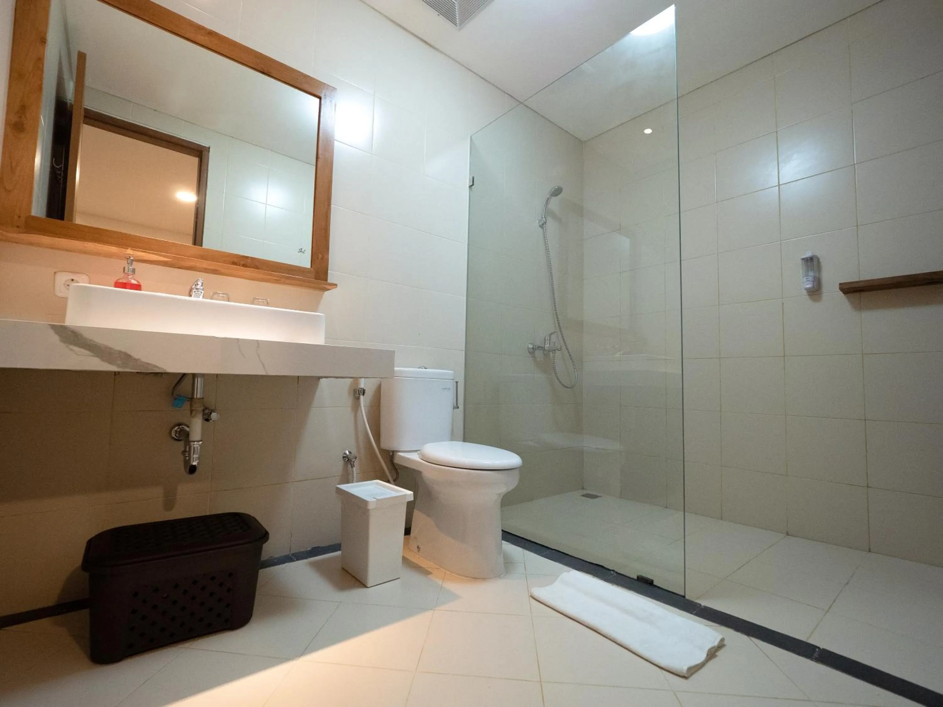 Shower in Metta Agara