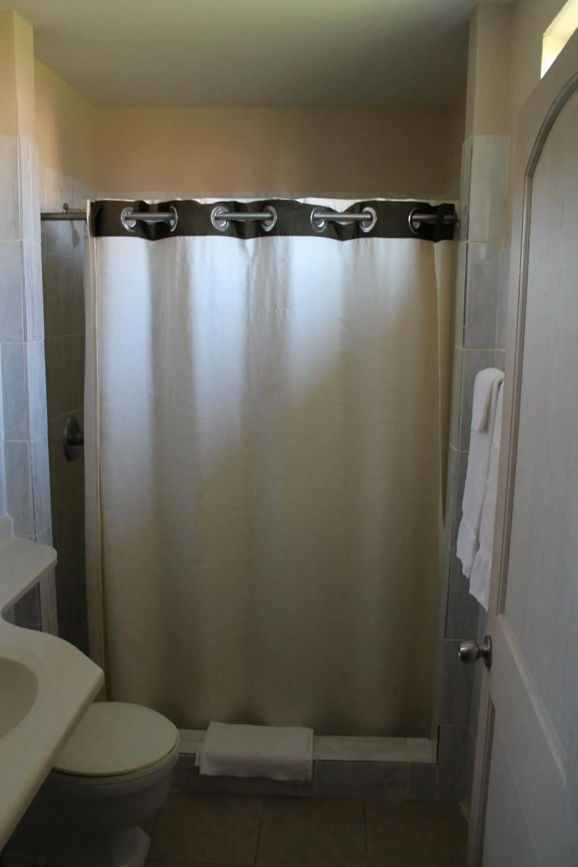 Double Room with Two Double Beds - Smoking in American Motor Inn - Rock Island Double Room with Two Double Beds - Smoking in American Motor Inn - Rock Island