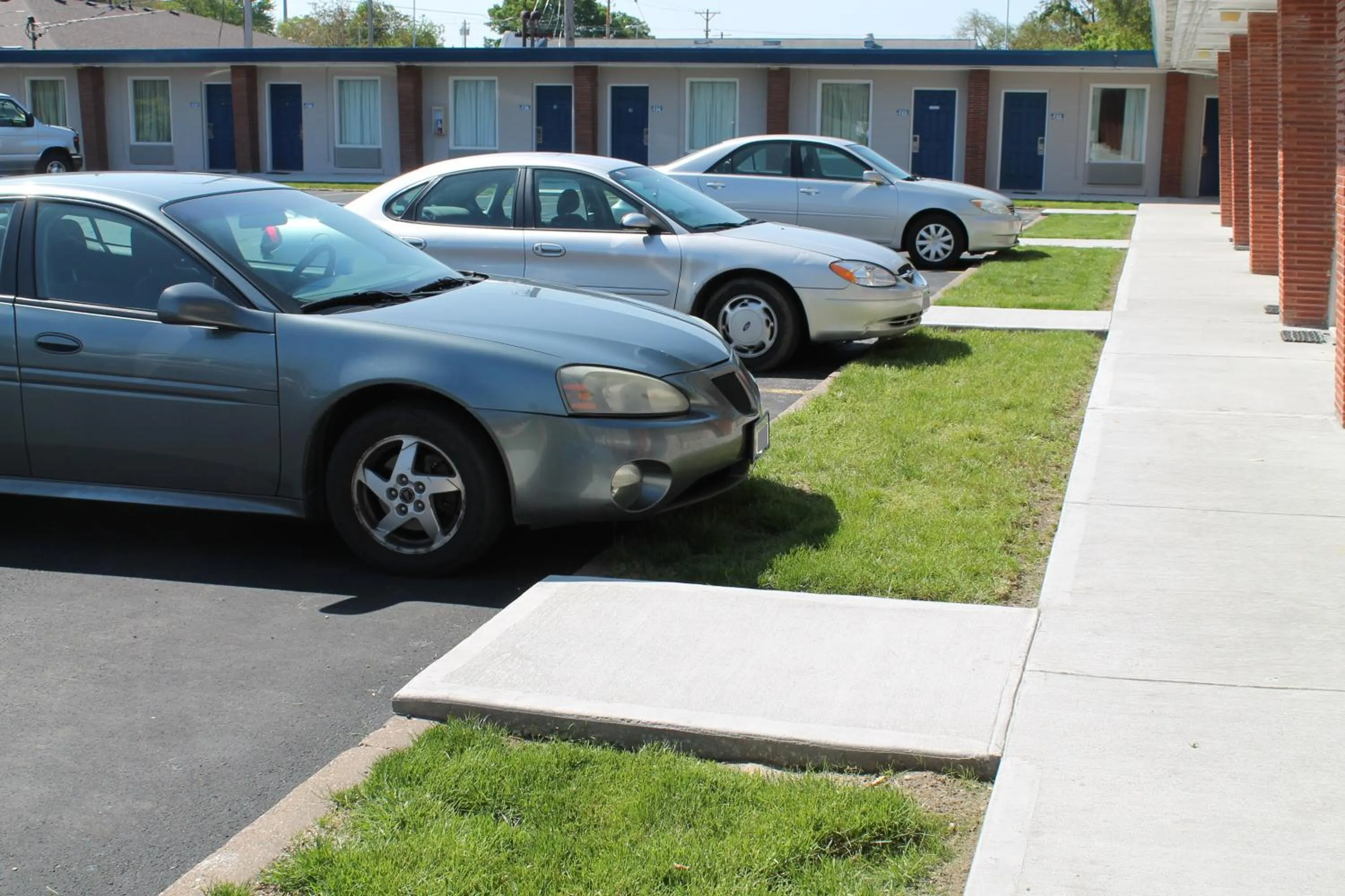 Property building in American Motor Inn - Rock Island