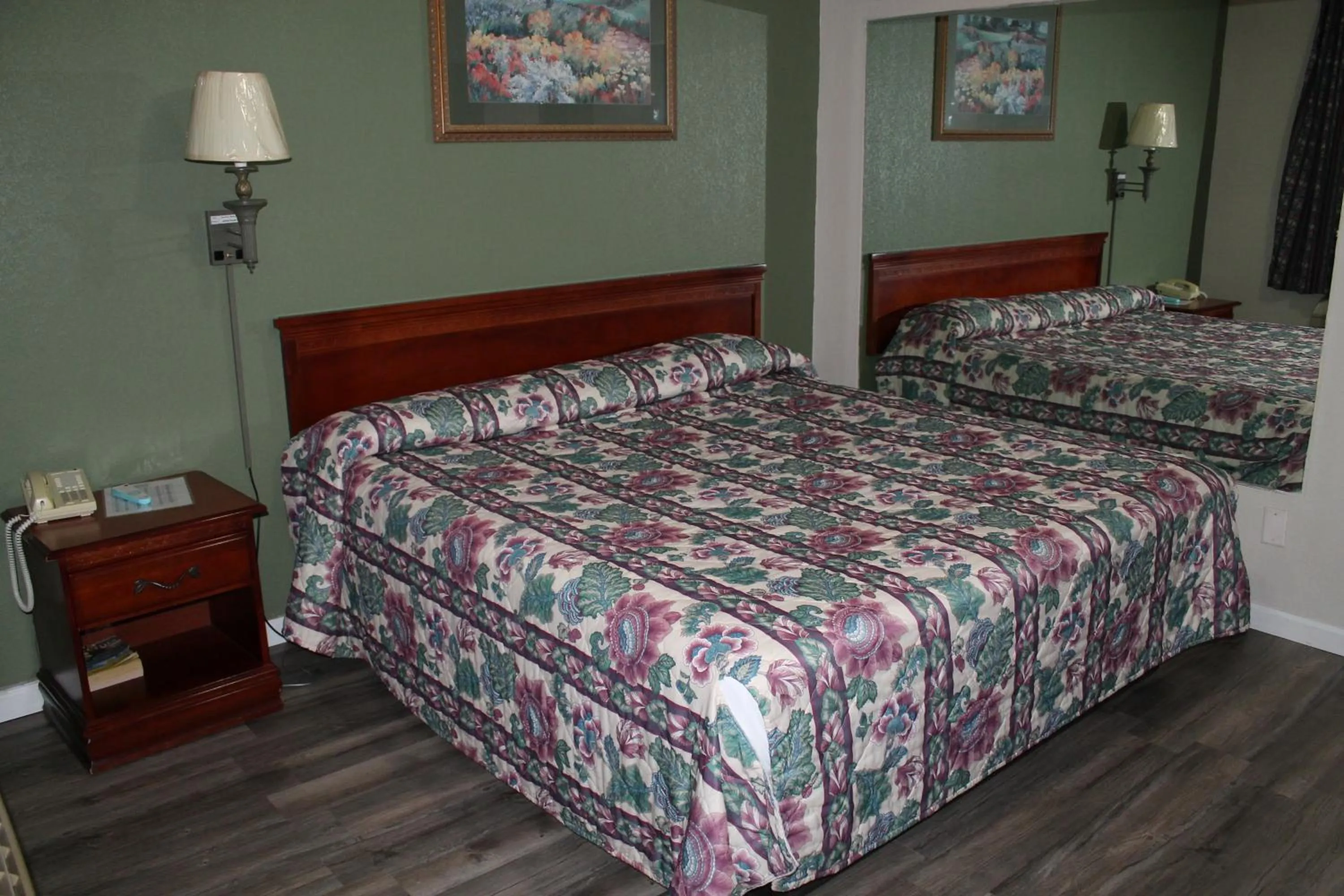 Bed in American Motor Inn - Rock Island