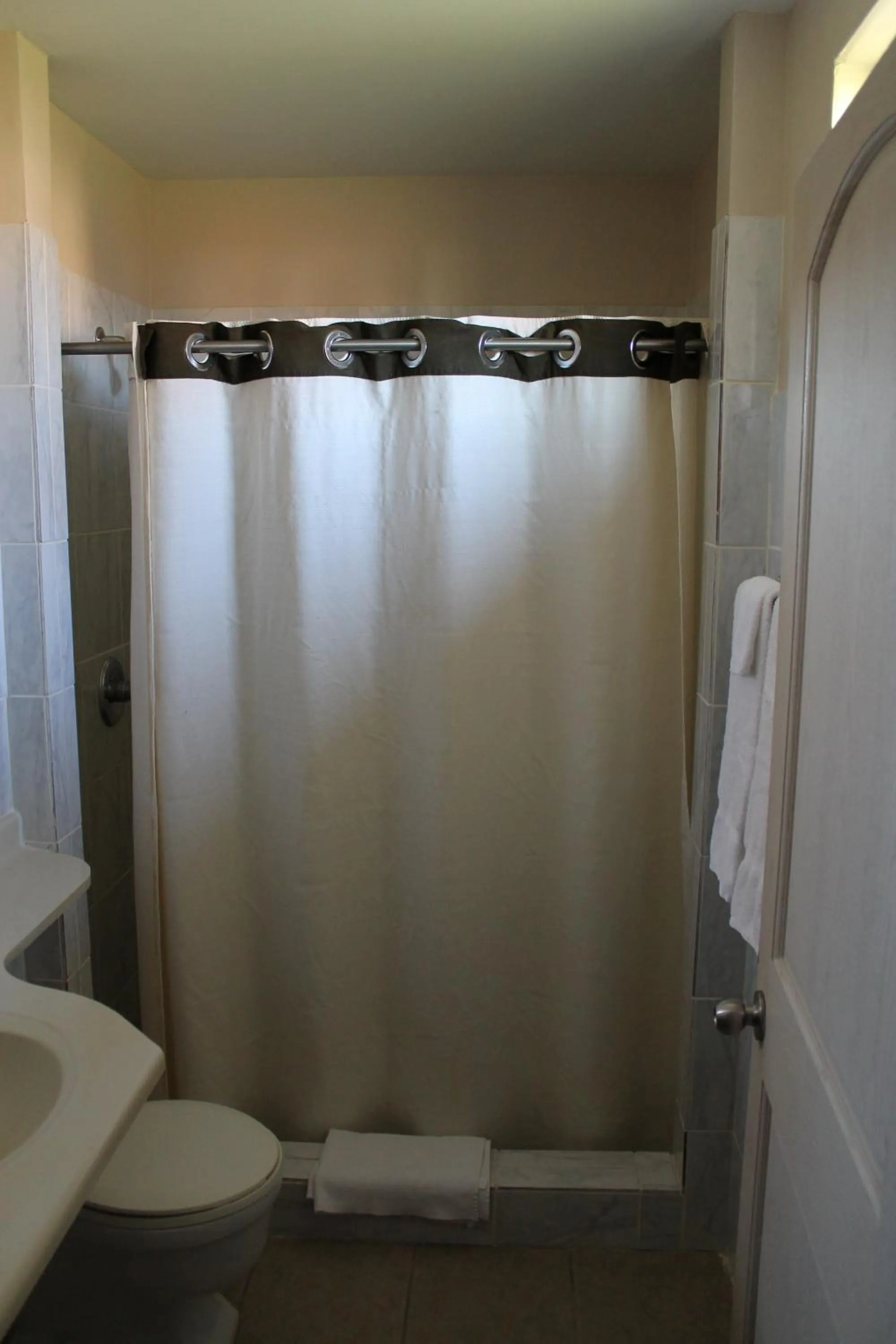 Bathroom in American Motor Inn - Rock Island