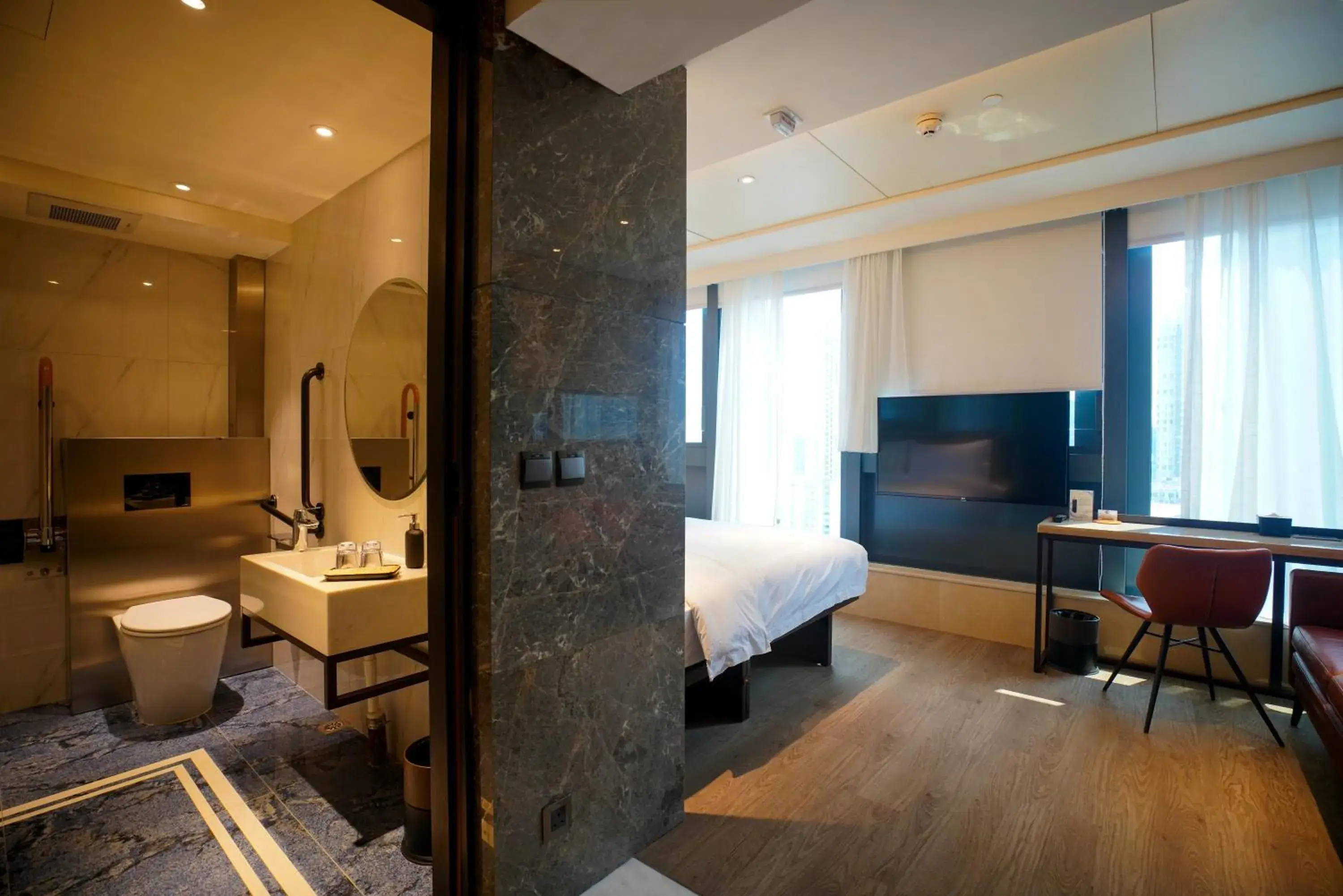 Shower, Bathroom in E Hotel Shower, Bathroom in E Hotel