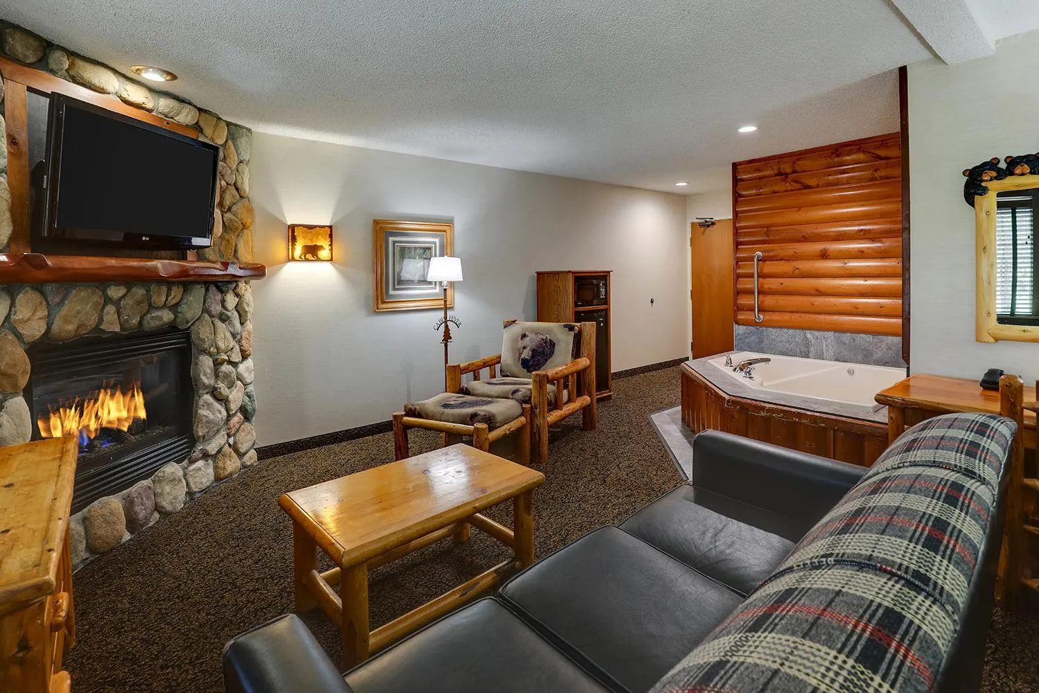 Hot Tub in Stoney Creek Hotel Peoria